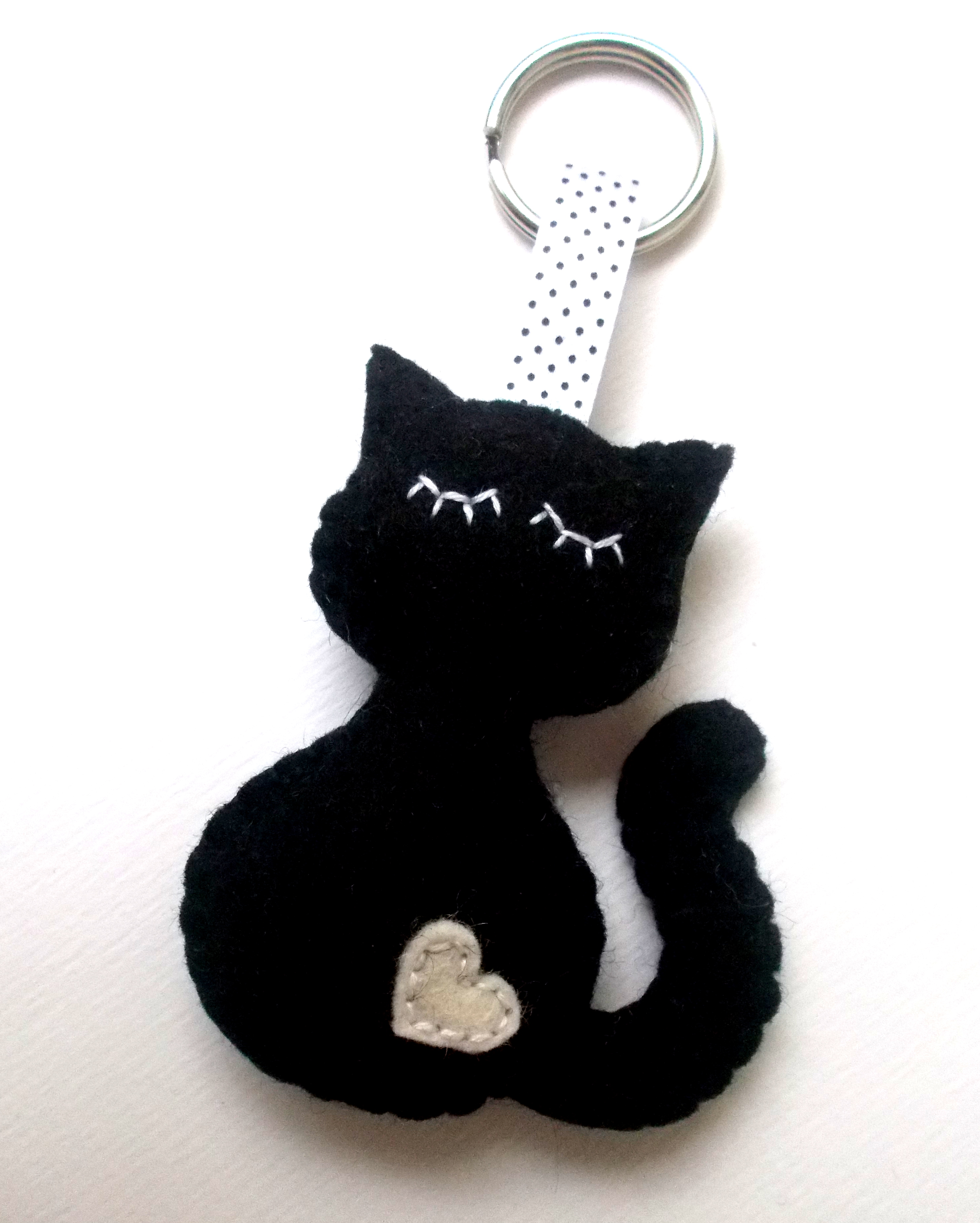 Felt black cat key holder – Grab a coffee