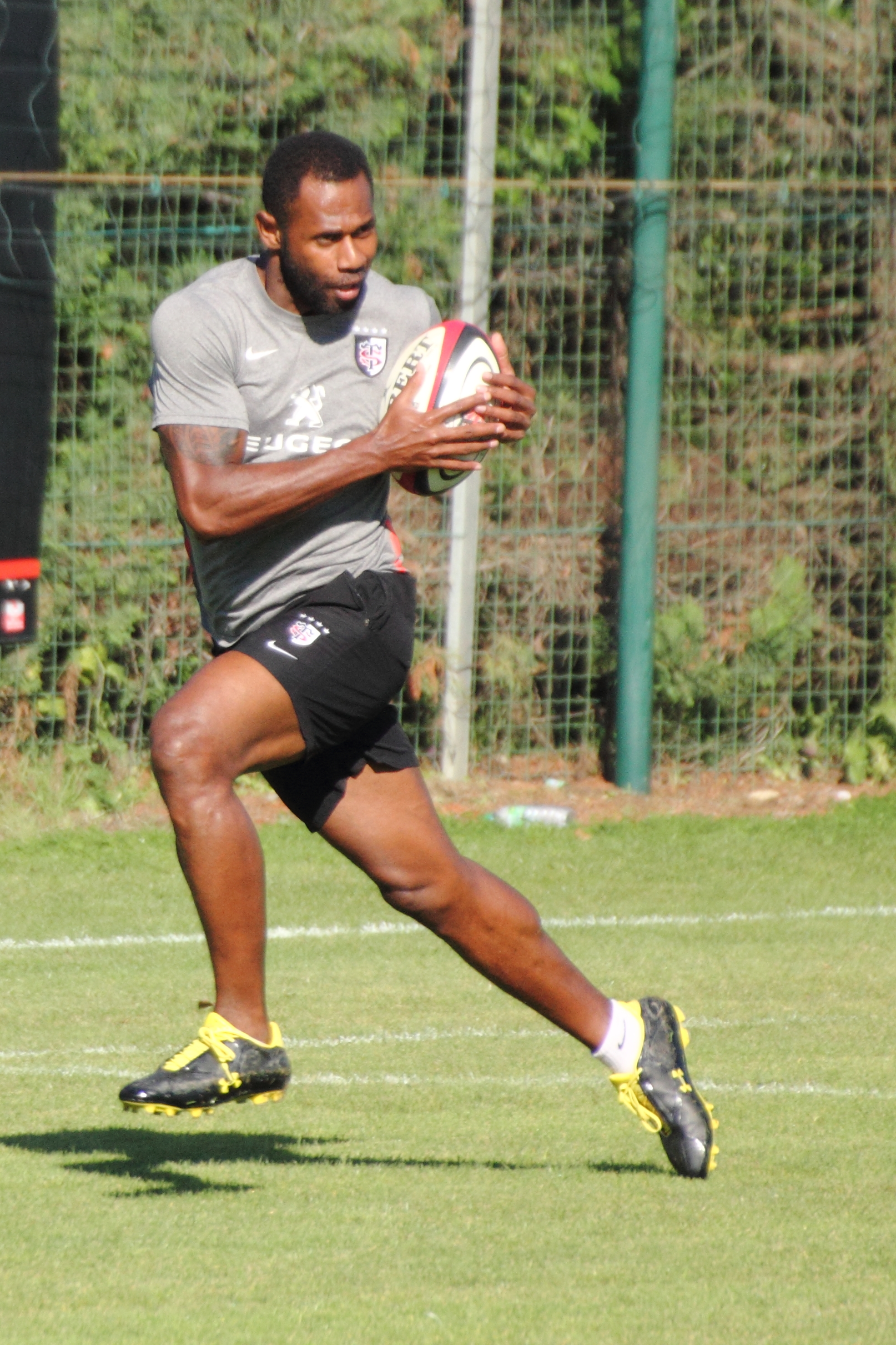 File:Timoci Matanavu catching the ball and looking right.jpg ...