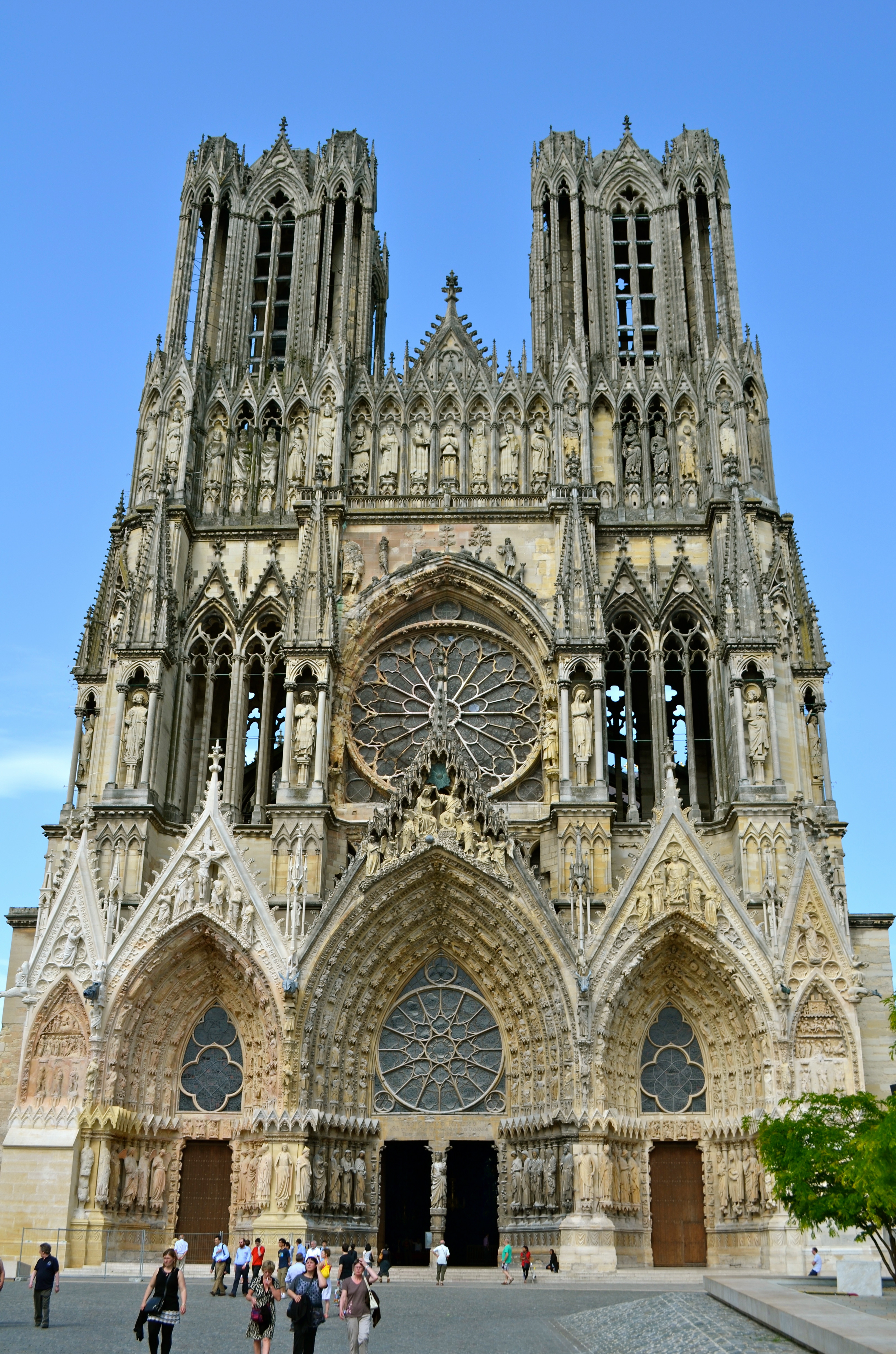 Reims Cathedral, It's History Has More Drama Than A Telenovela ...