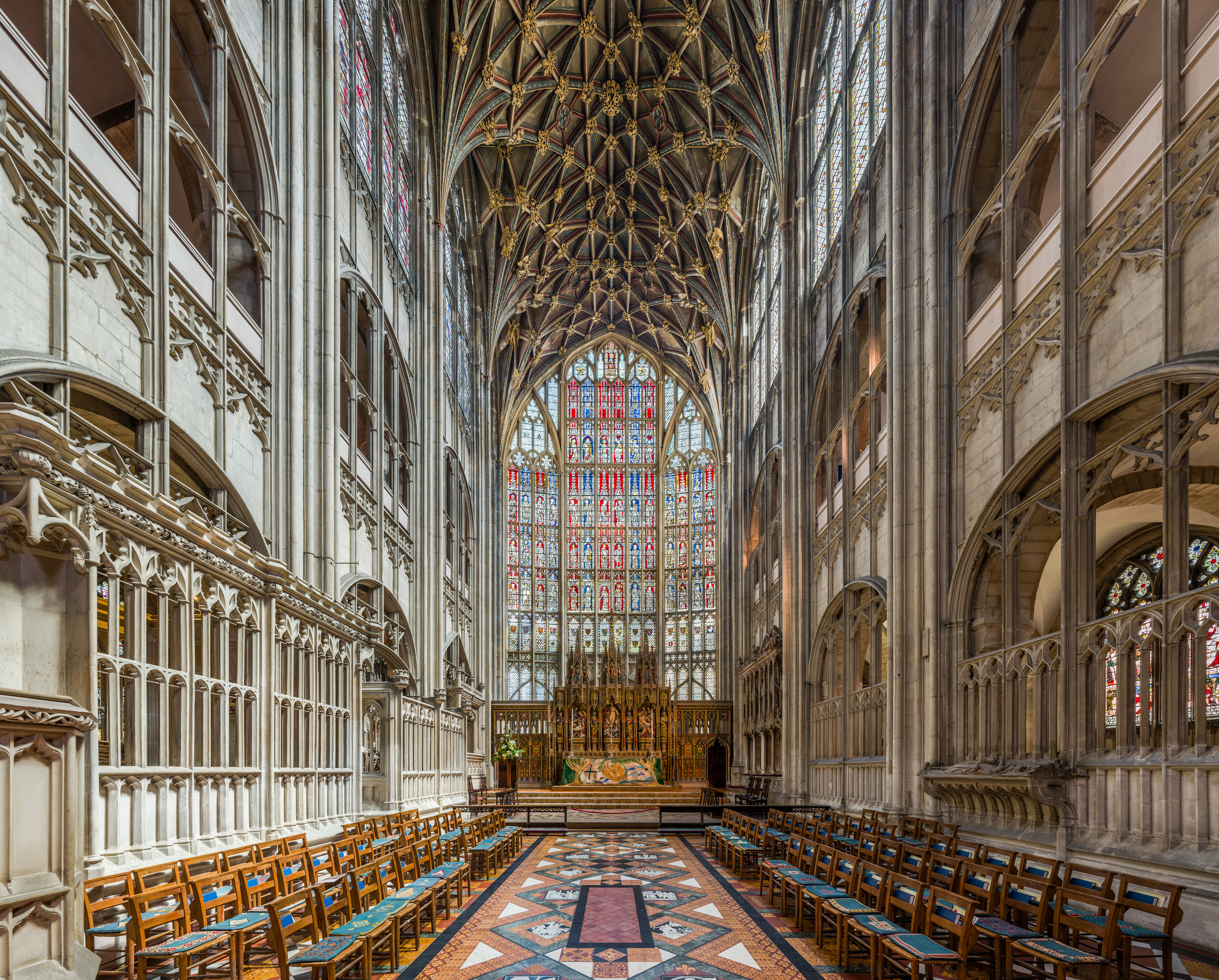 File:Gloucester Cathedral High Altar, Gloucestershire, UK - Diliff ...