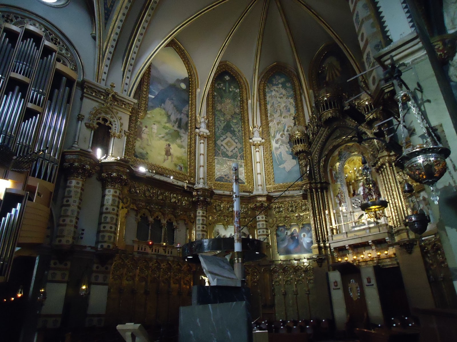 Gargoyles & Graffiti: Montserrat Cathedral: Another Gargoyle Heaven