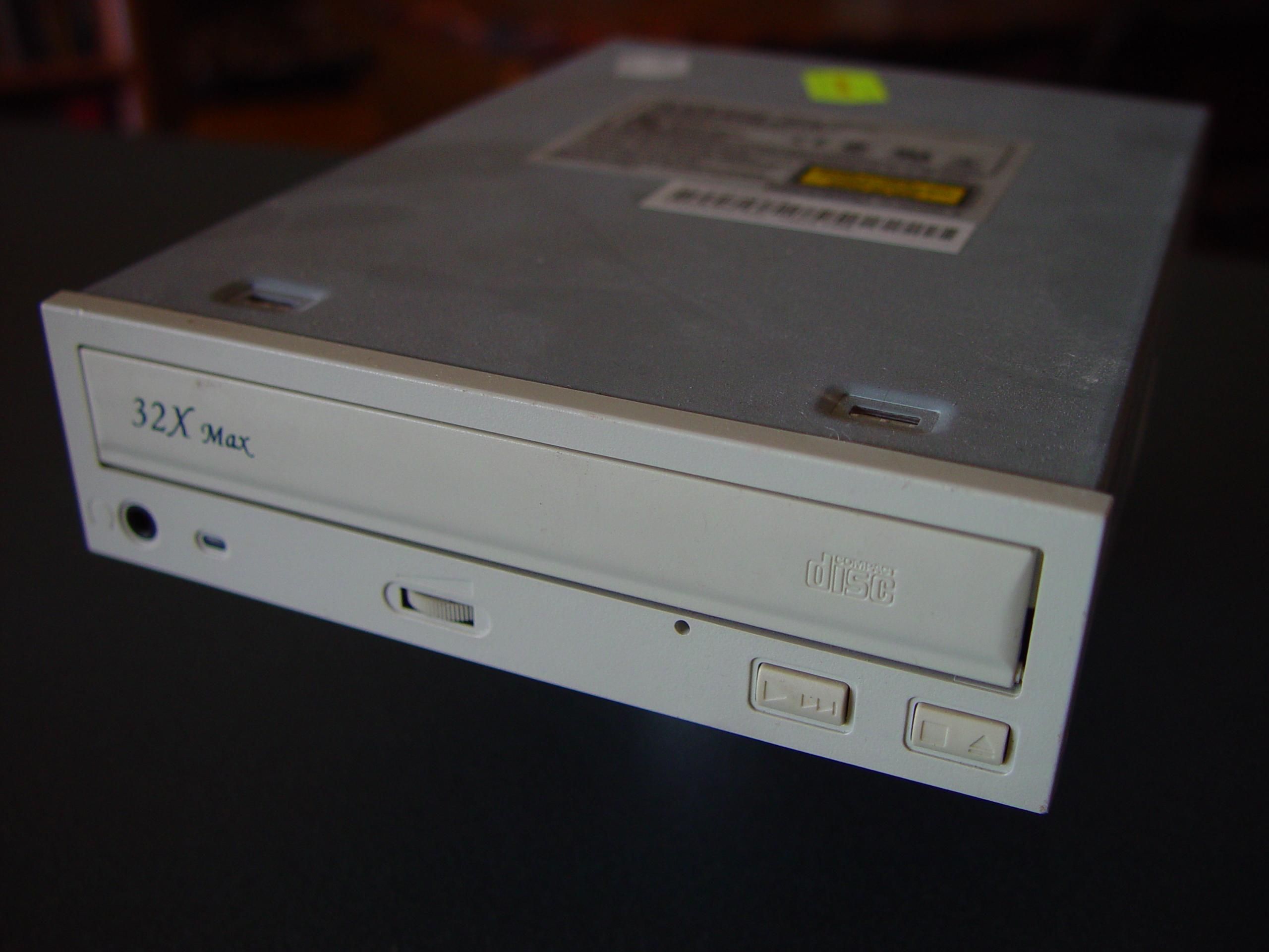 File:Cd rom drive front panel view.jpg - Wikimedia Commons