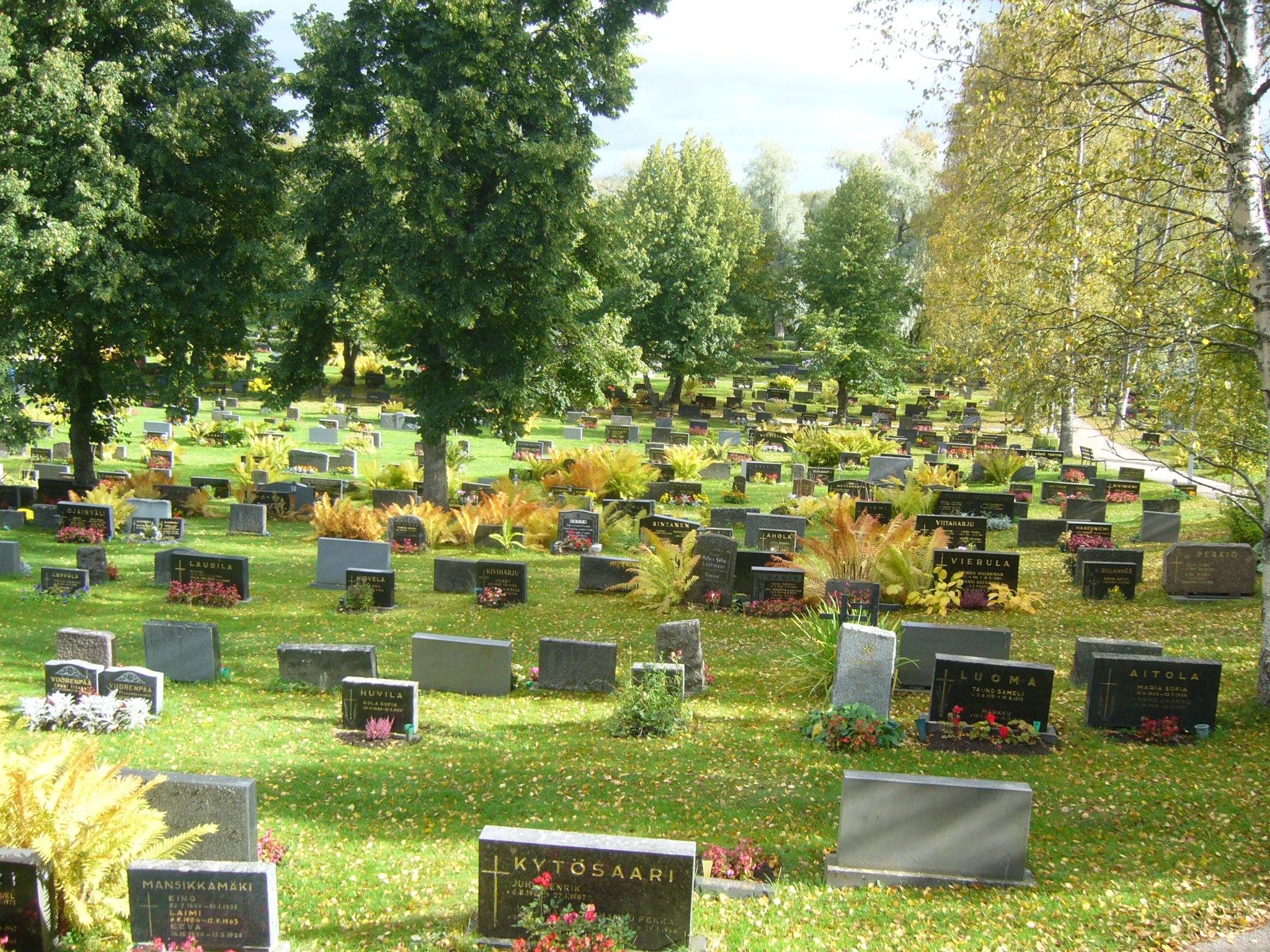 File:Kurikka cemetery, Finland.jpg - Wikimedia Commons