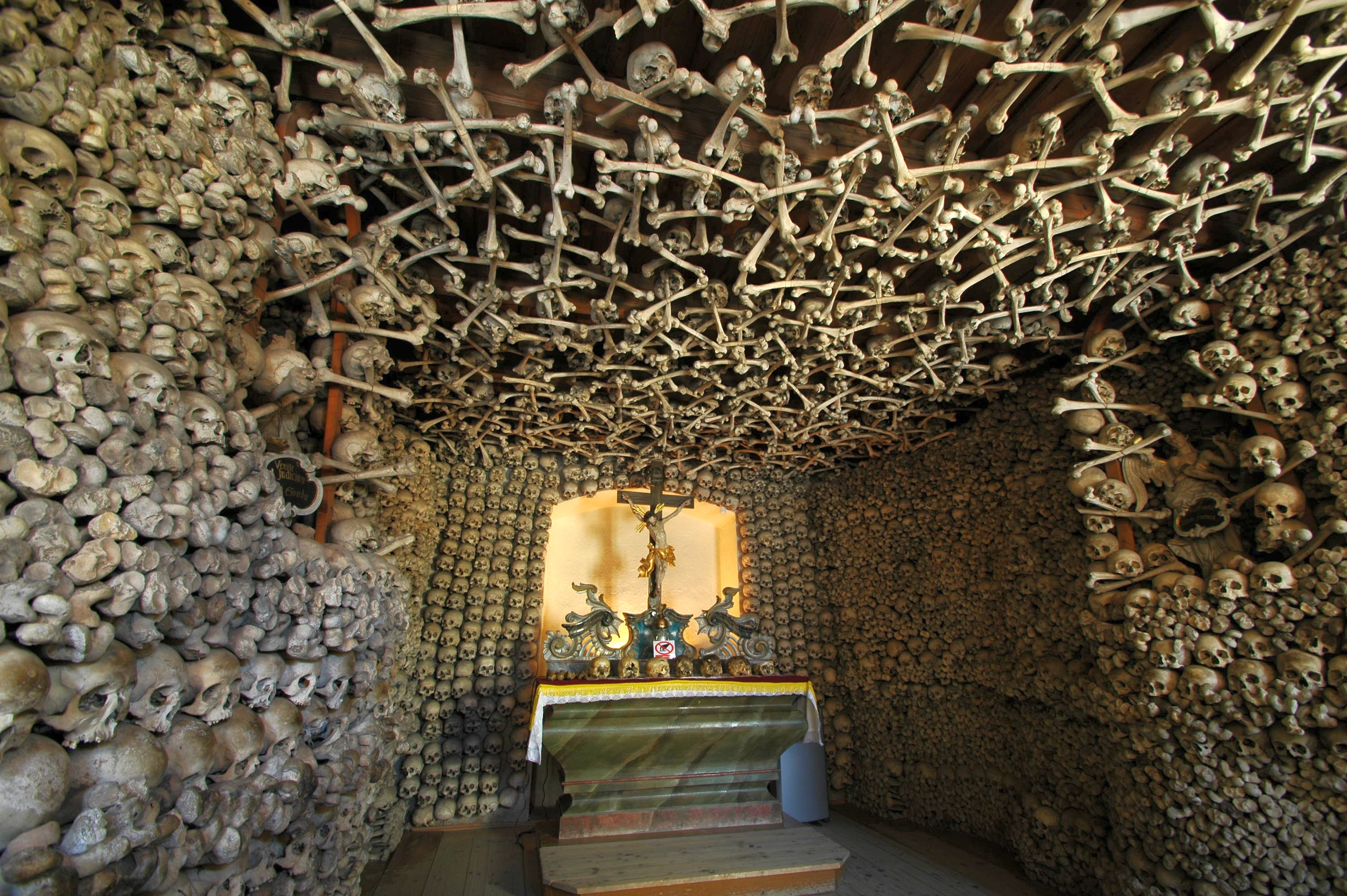 File:Poland - Czermna - Chapel of Skulls - interior 03.jpg ...