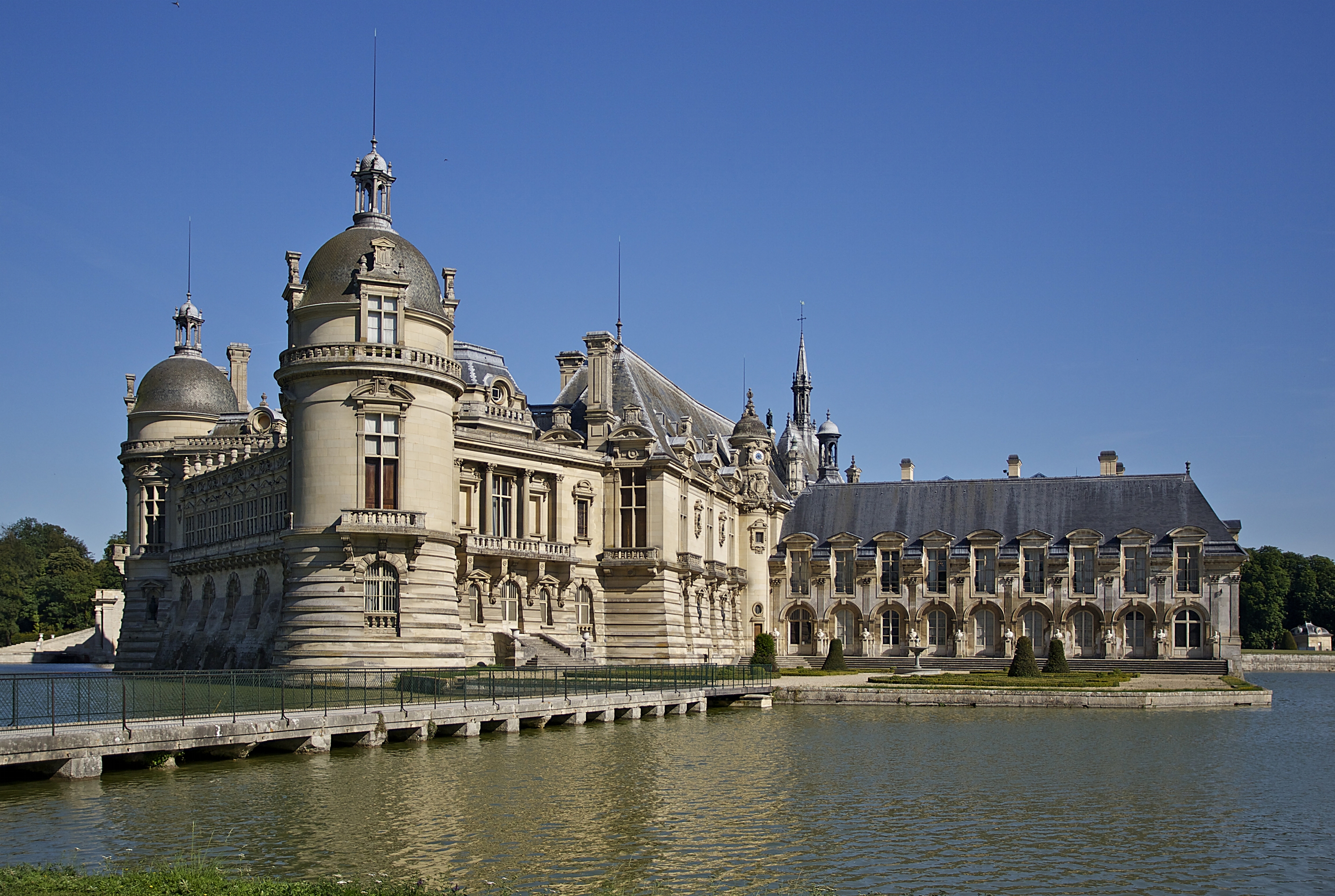 File:Château Chantilly 1.jpg - Wikimedia Commons