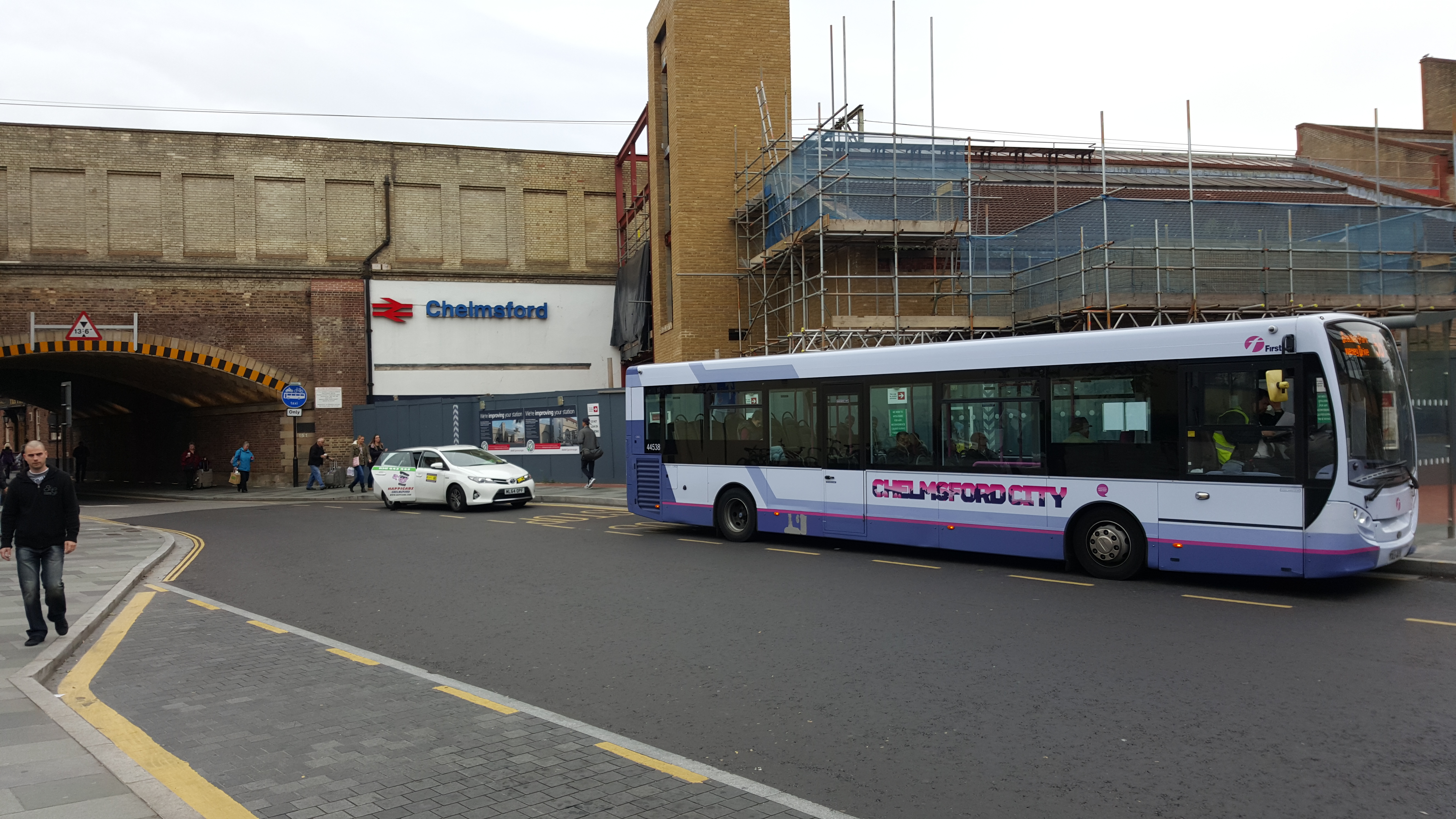 Chelmsford bus outside chelmsford railway station entrance - october 2015 - 2015-10-17 15.11.46 photo