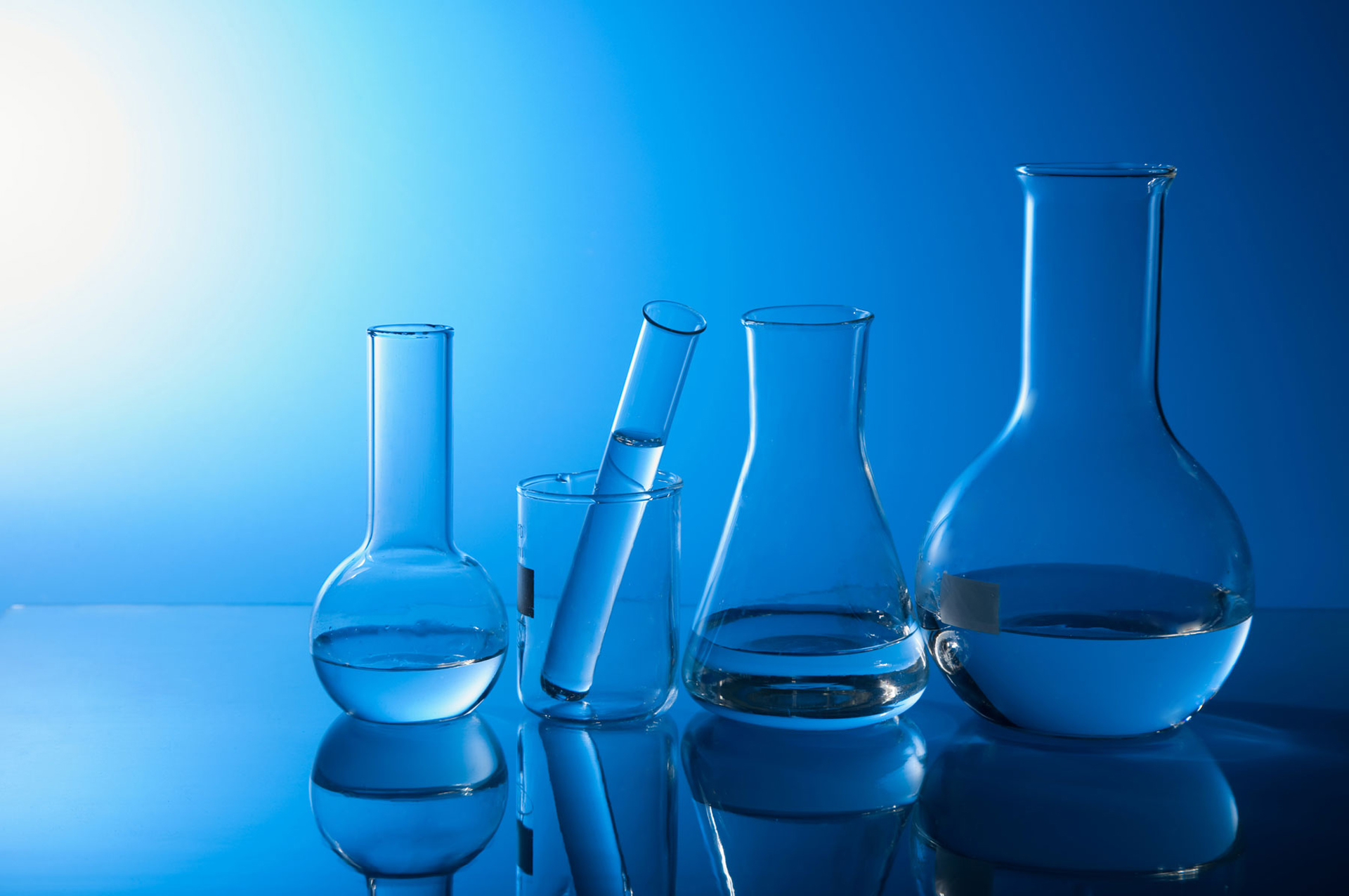 Free photo Chemistry Experiment  Glassware Analysis 