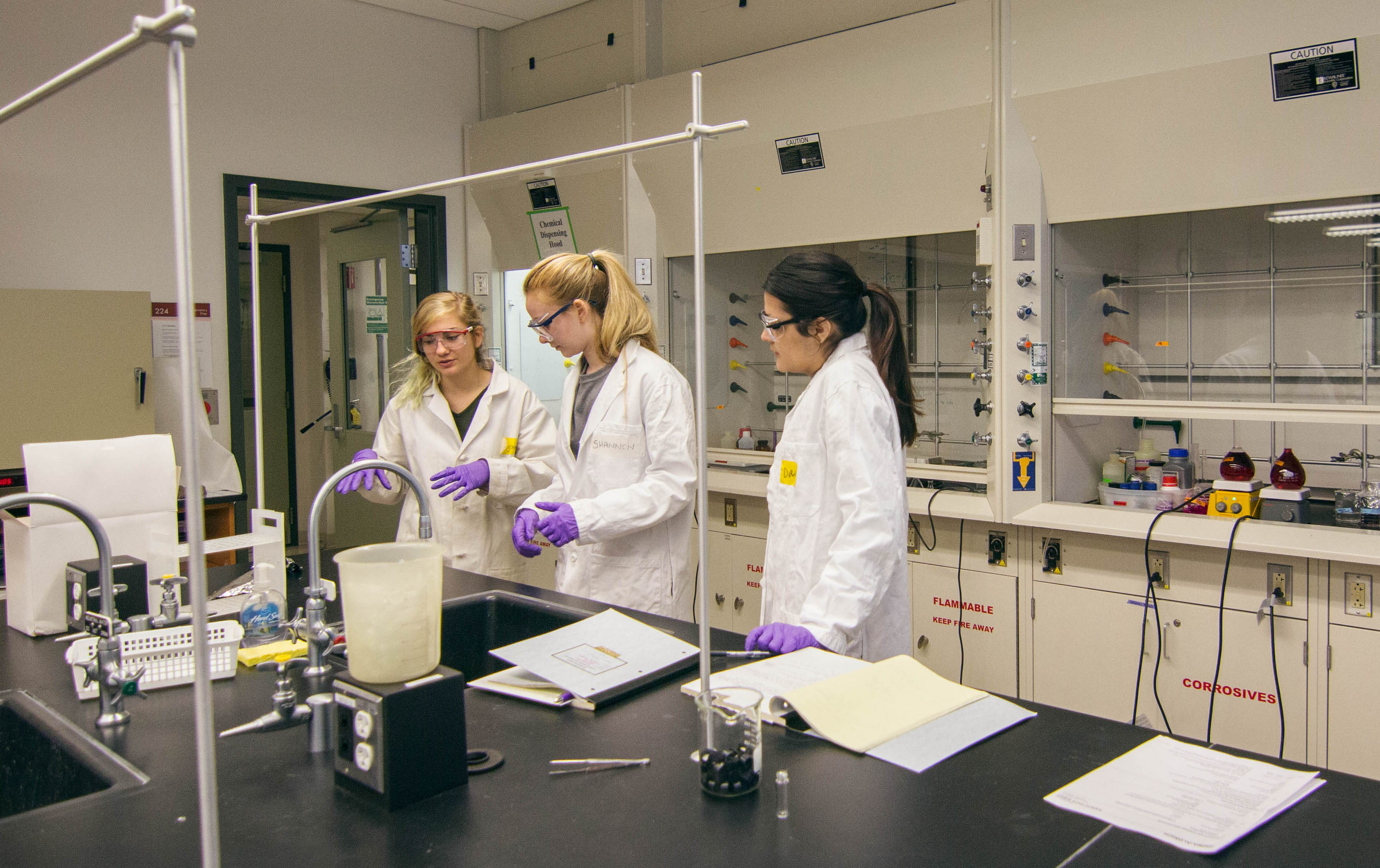 Thinking Differently': Real-World Research in Intro Chemistry Labs ...