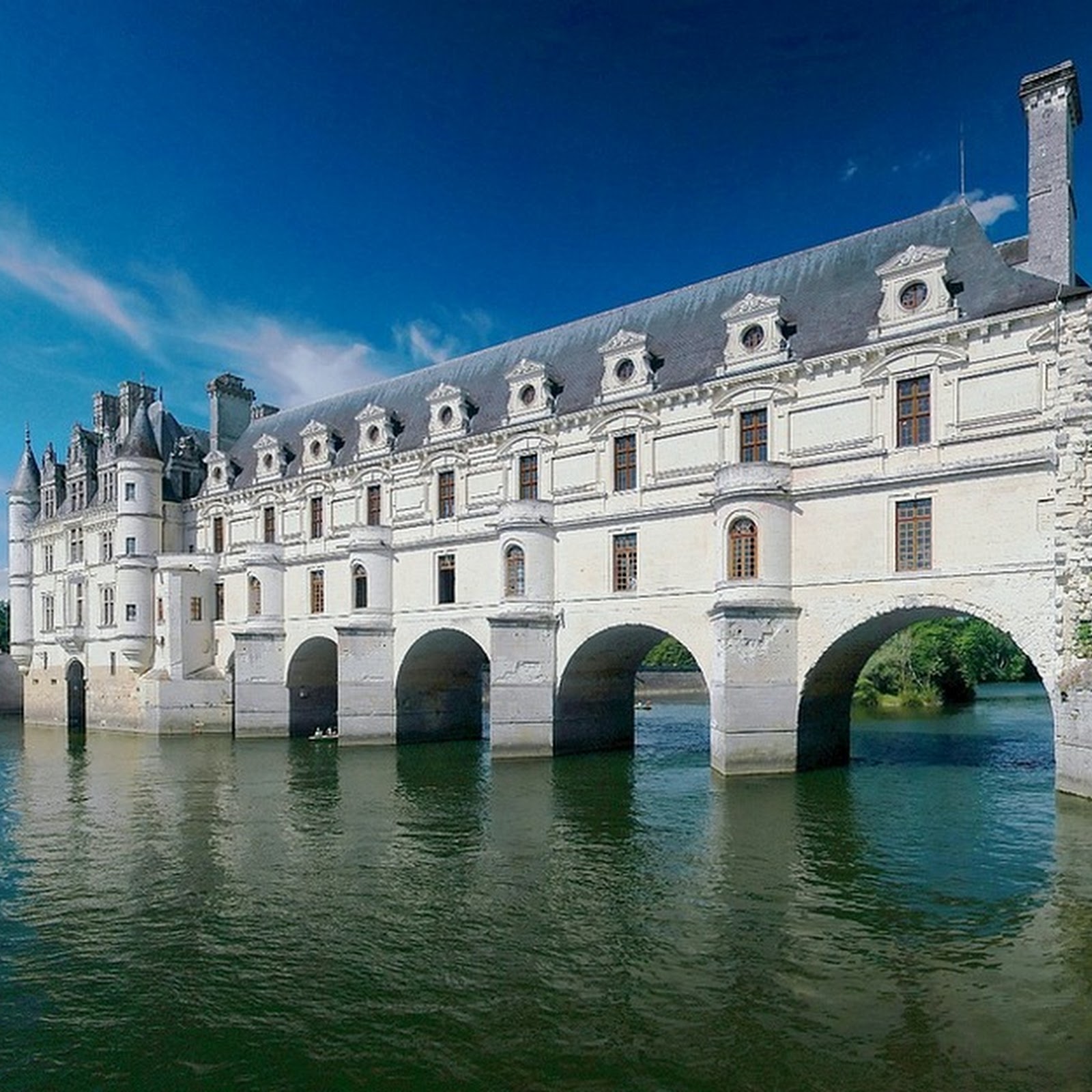 Chateau de Chenonceau: The Chateau Built Over A River | Amusing Planet