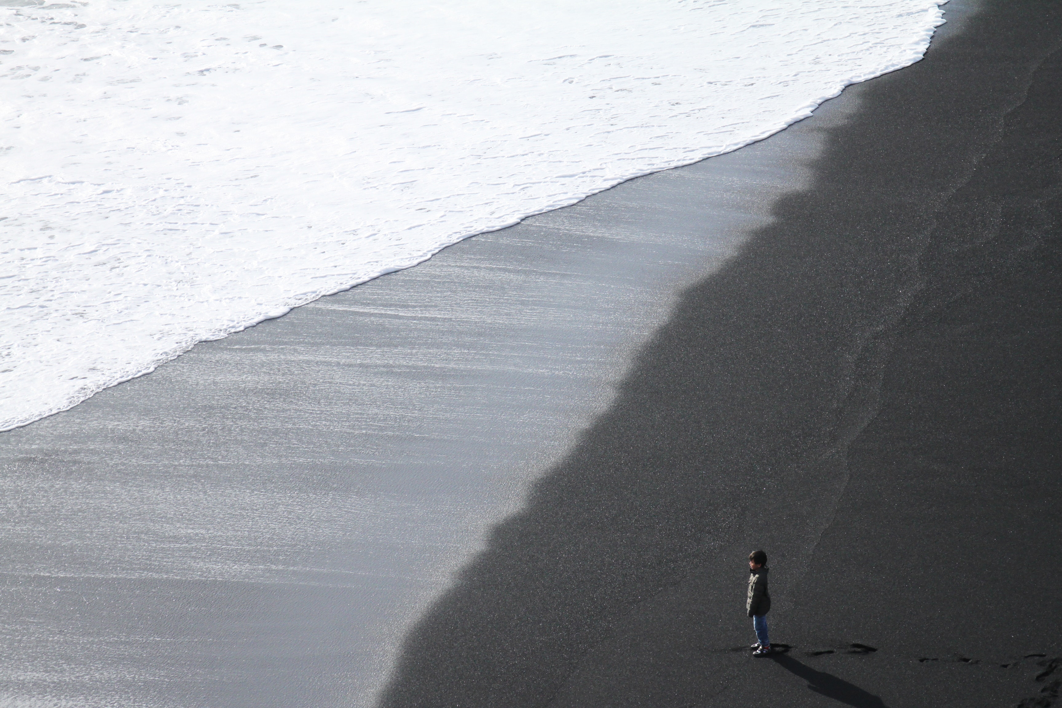 Child standing on the seashore photo