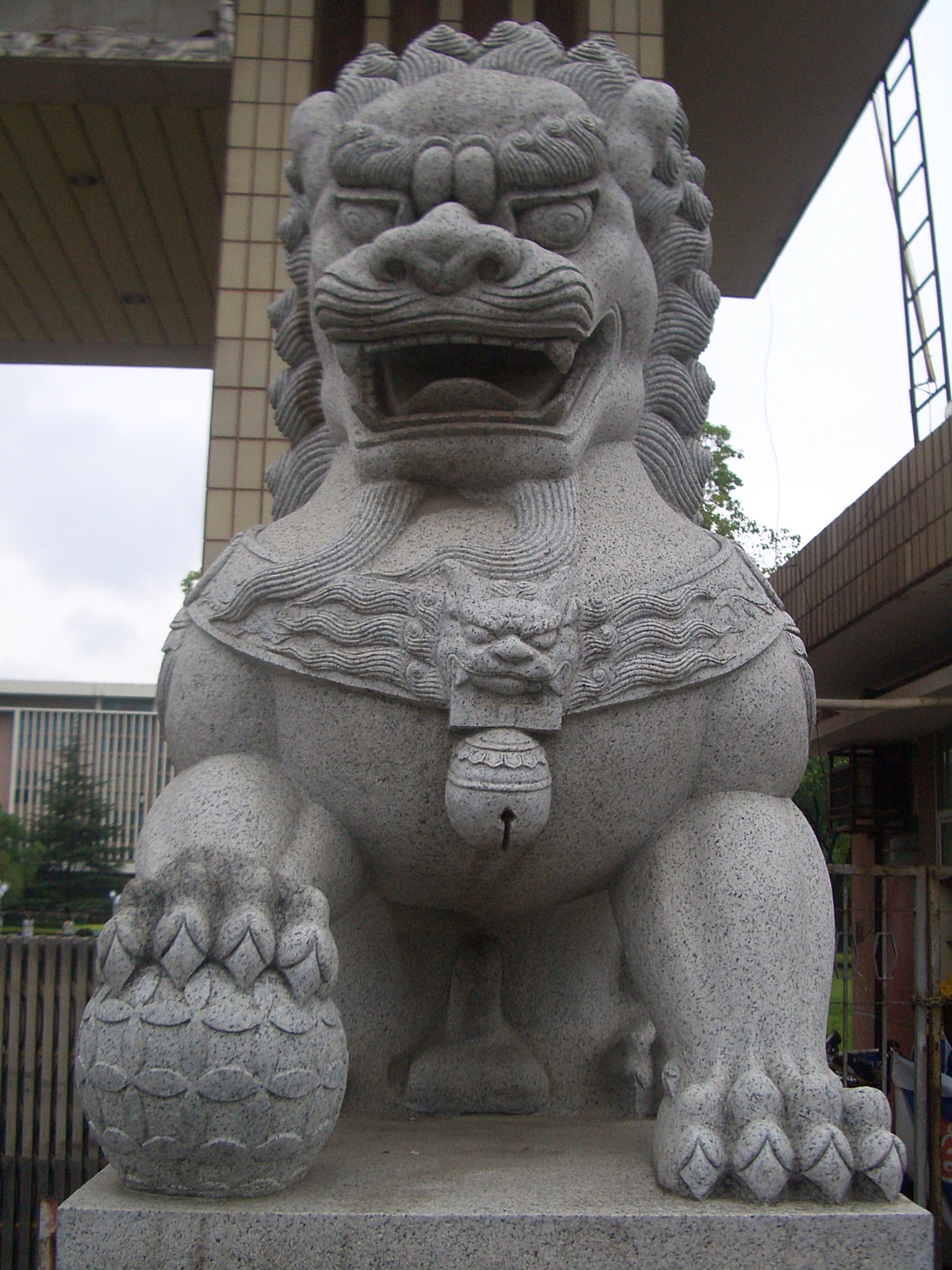Chinese lion sculpture photo