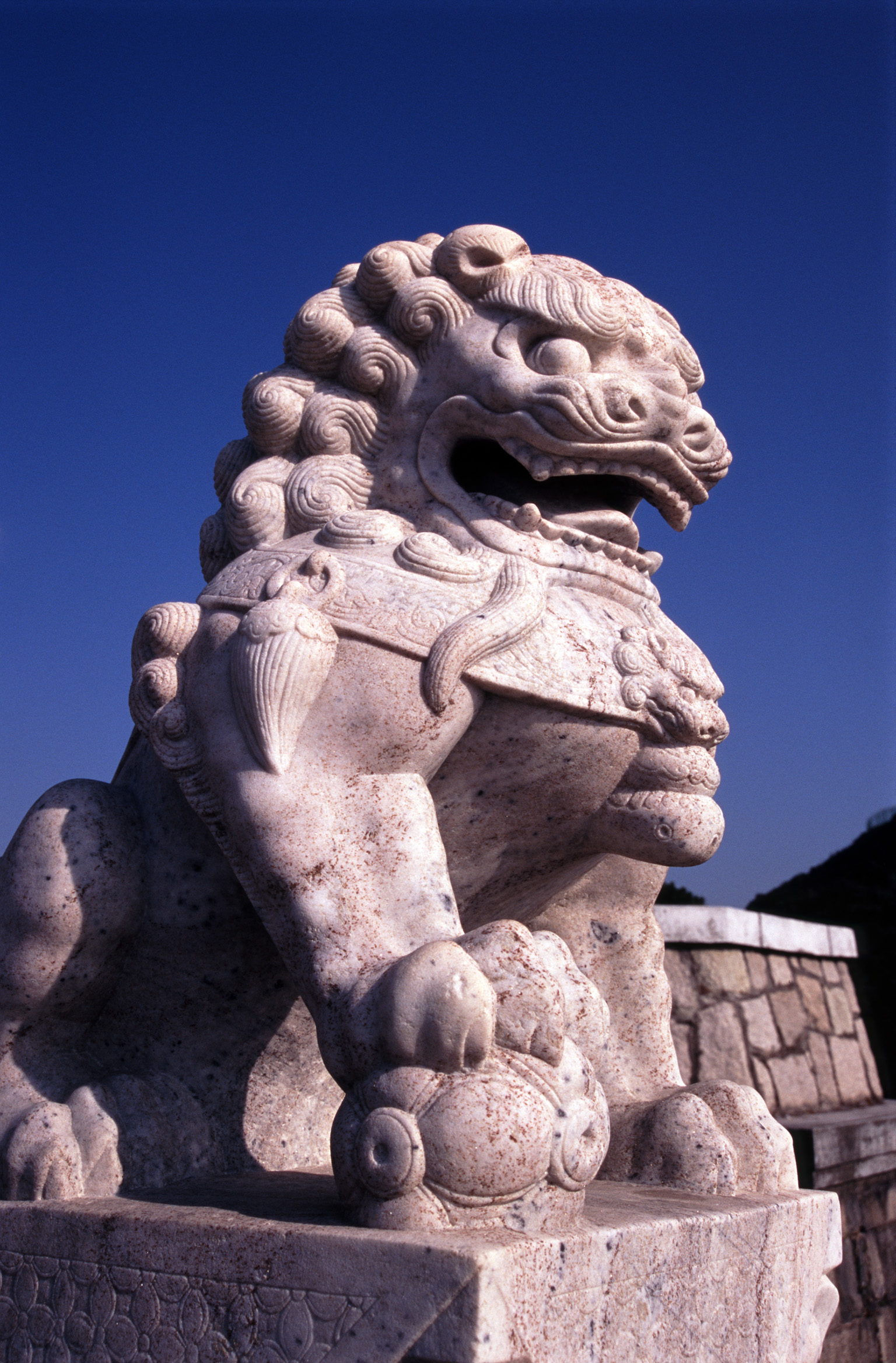 Free Stock photo of Lucky Chinese Lion Sculpture | Photoeverywhere