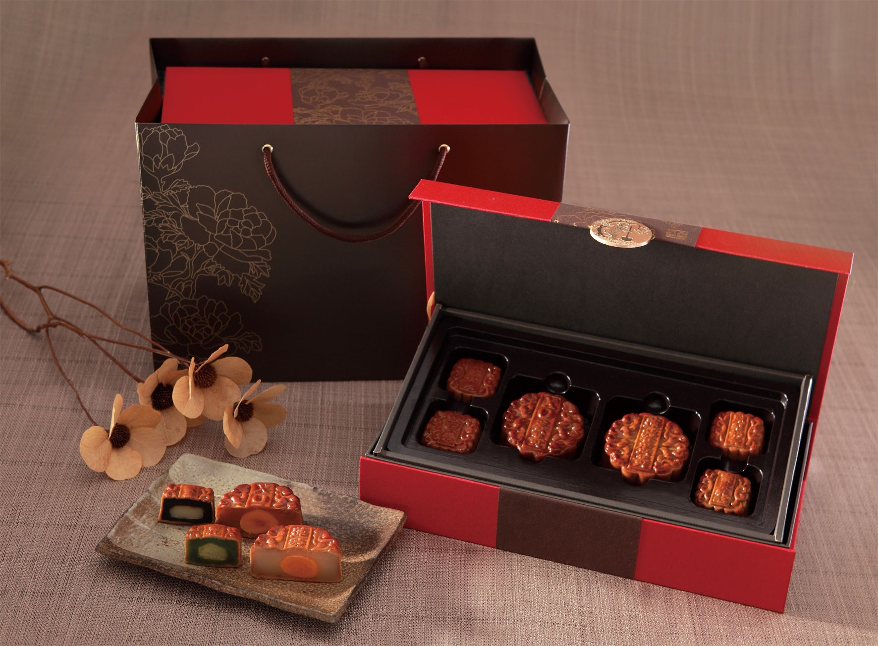緋月」典藏月餅禮盒 Classic #mooncake gift box | Foods and Package ...