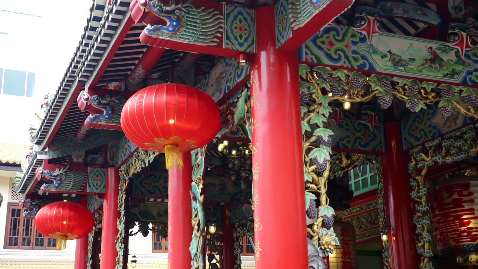 Chinese Buddhist temple roof, pillars, lanterns Stock Video Footage ...