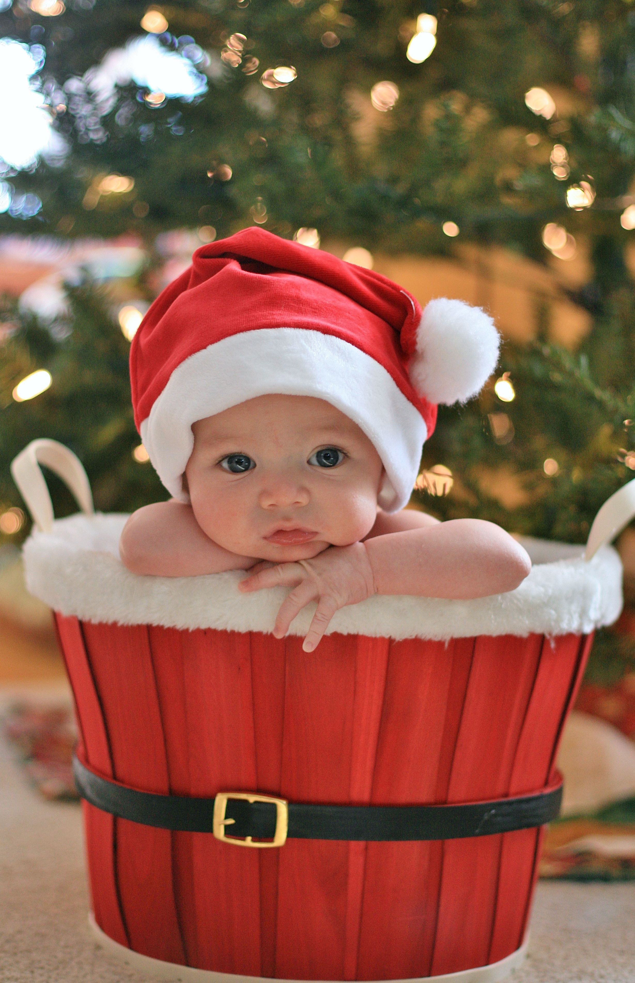 20 Ideas for Christmas Pictures with Babies - Baby's First Christmas ...