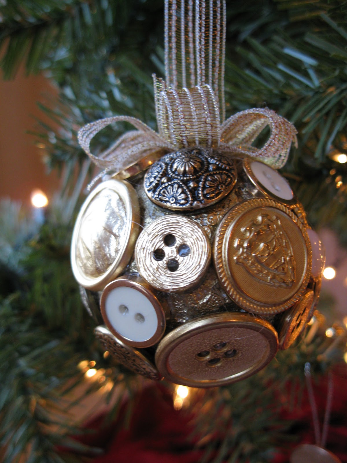 35 DIY Christmas Ornaments: From Easy To Intricate!