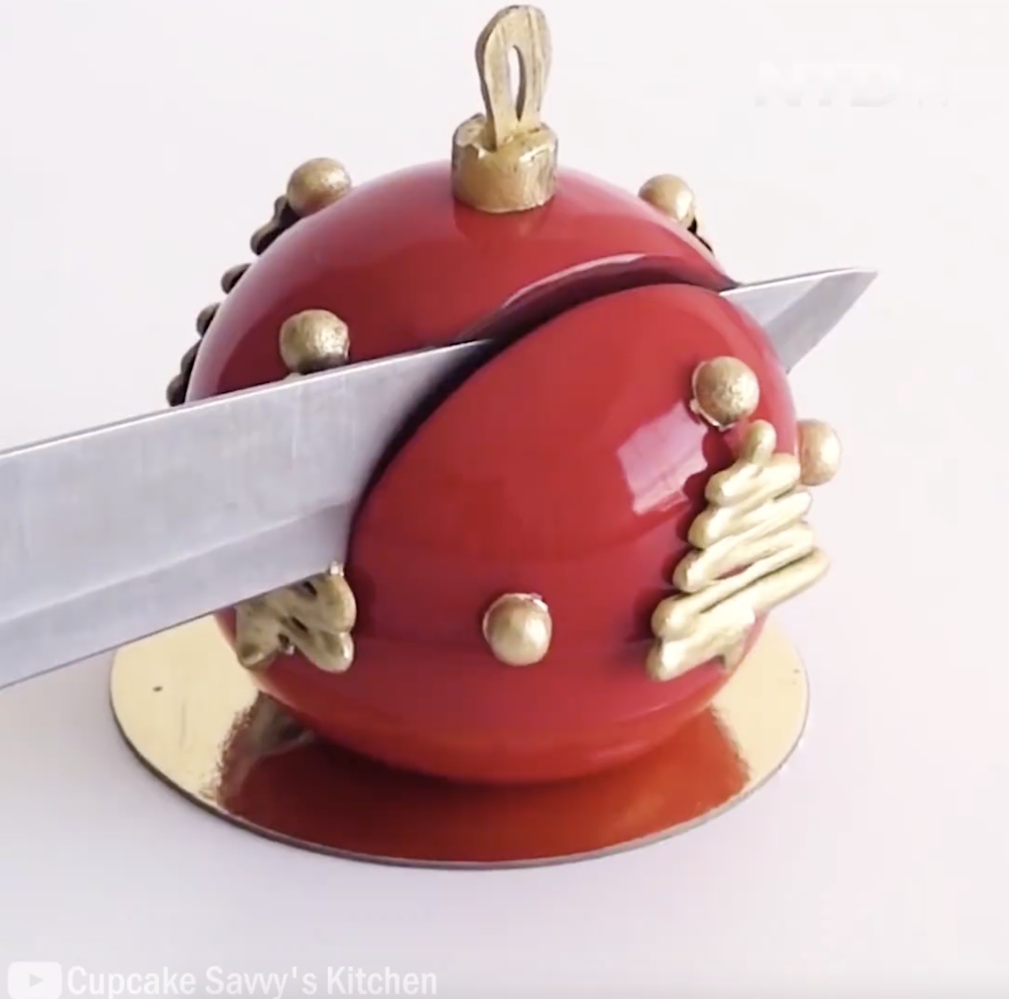 Man slices into Christmas bauble—you're not going to be ready for ...