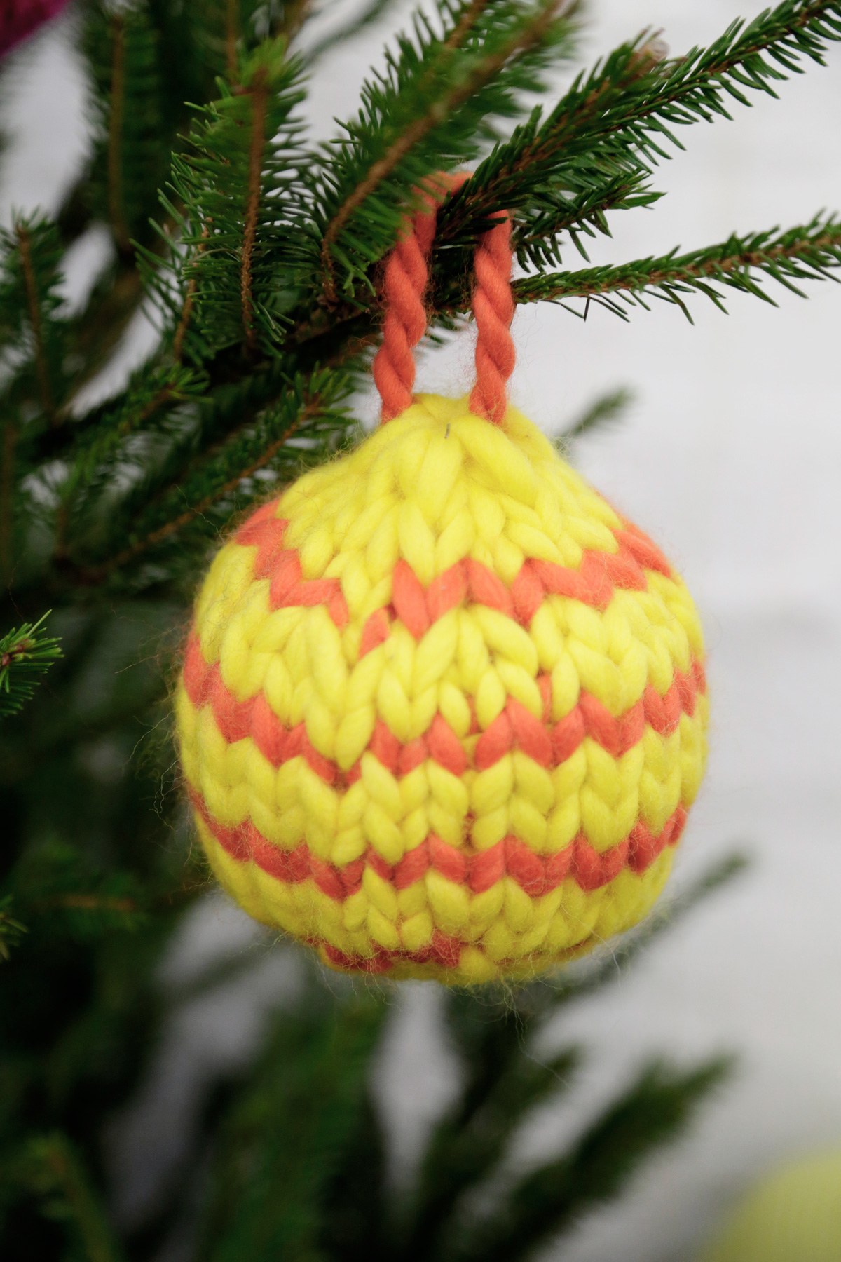 How to knit Christmas Baubles | WATG Blog