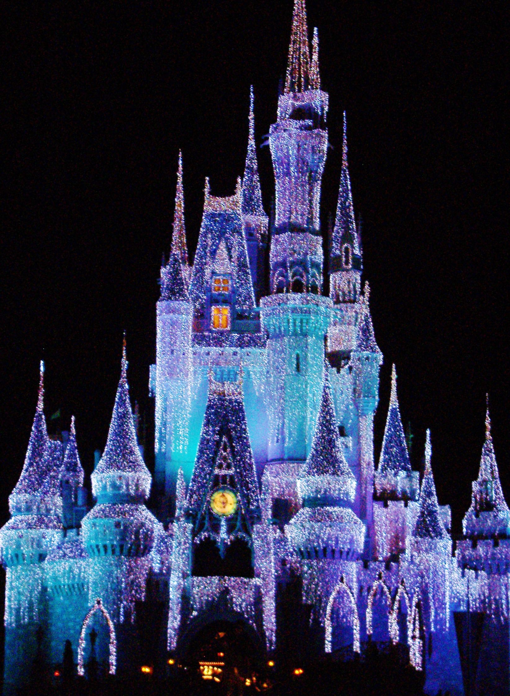 Christmas Lights on Cinderella Castle, not to be missed with ...