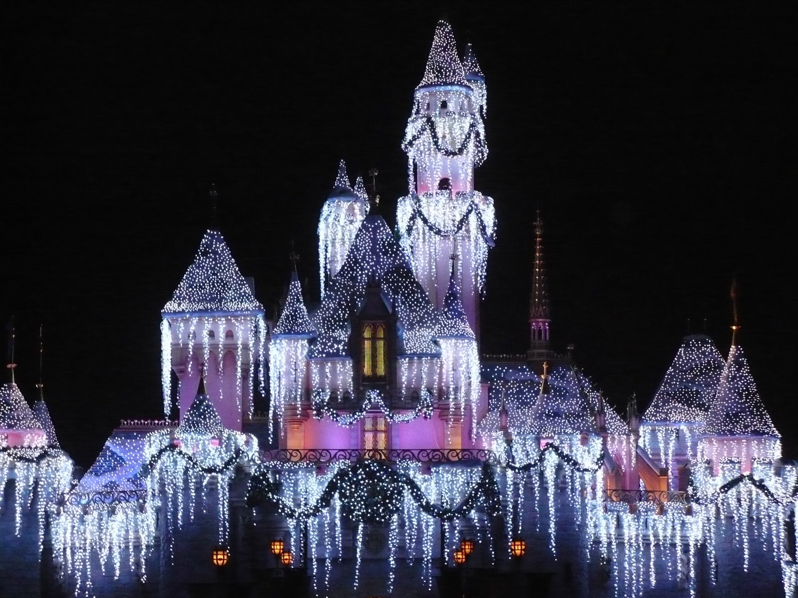 Image - Disneyland-christmas-castle-hd-wallpapers.jpg | Christmas ...