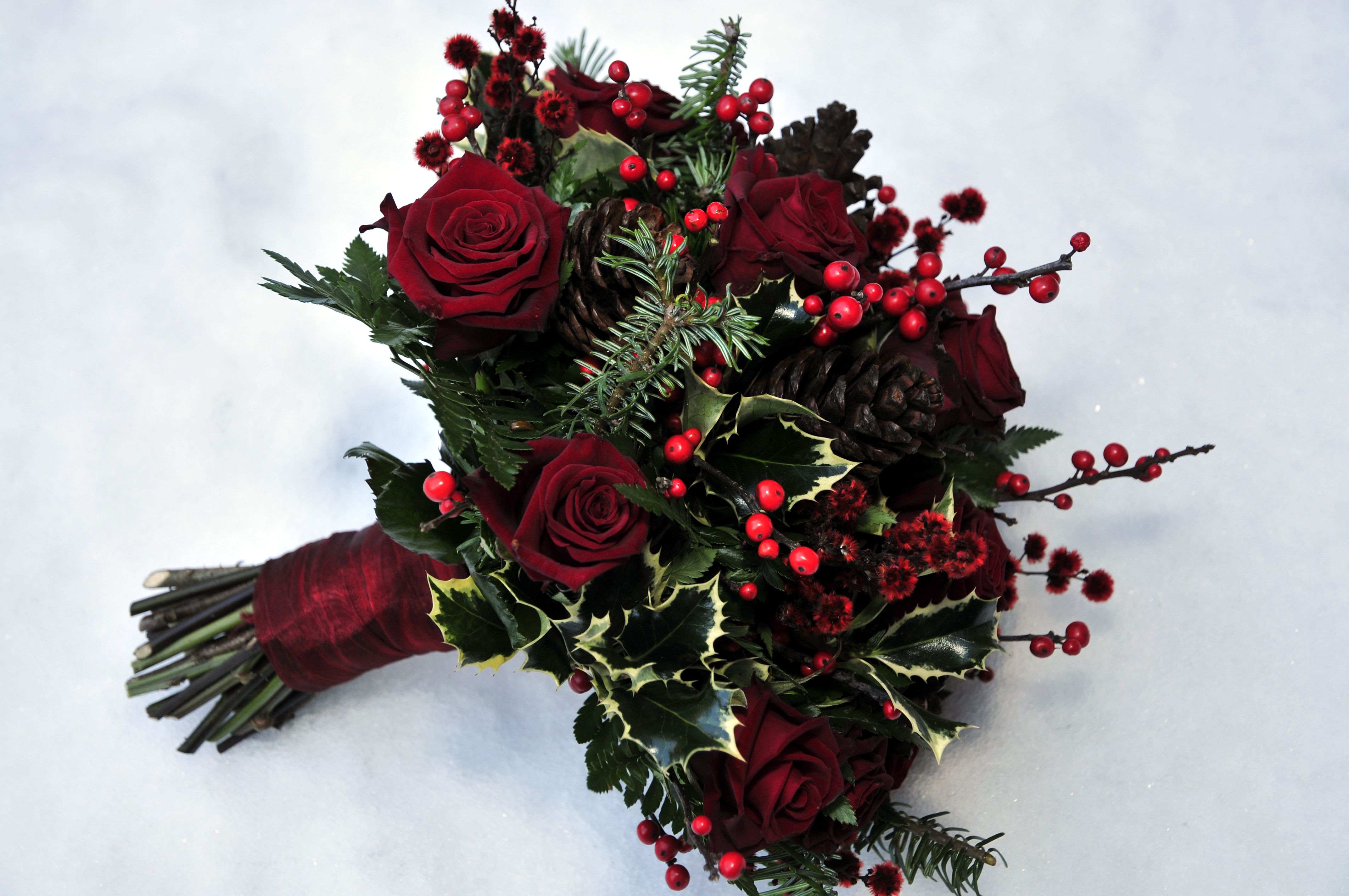20 Christmas Flower Arrangements - Winter Holiday Flower Arranging Ideas