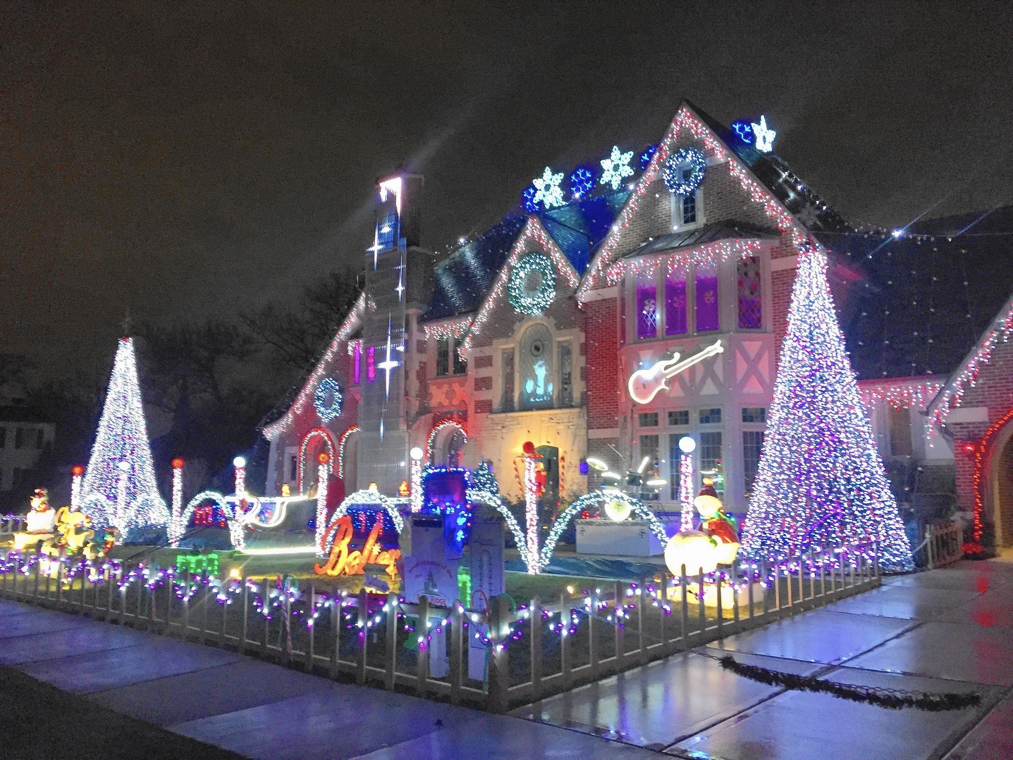 Christmas light show at Park Ridge home features tribute to Prince ...