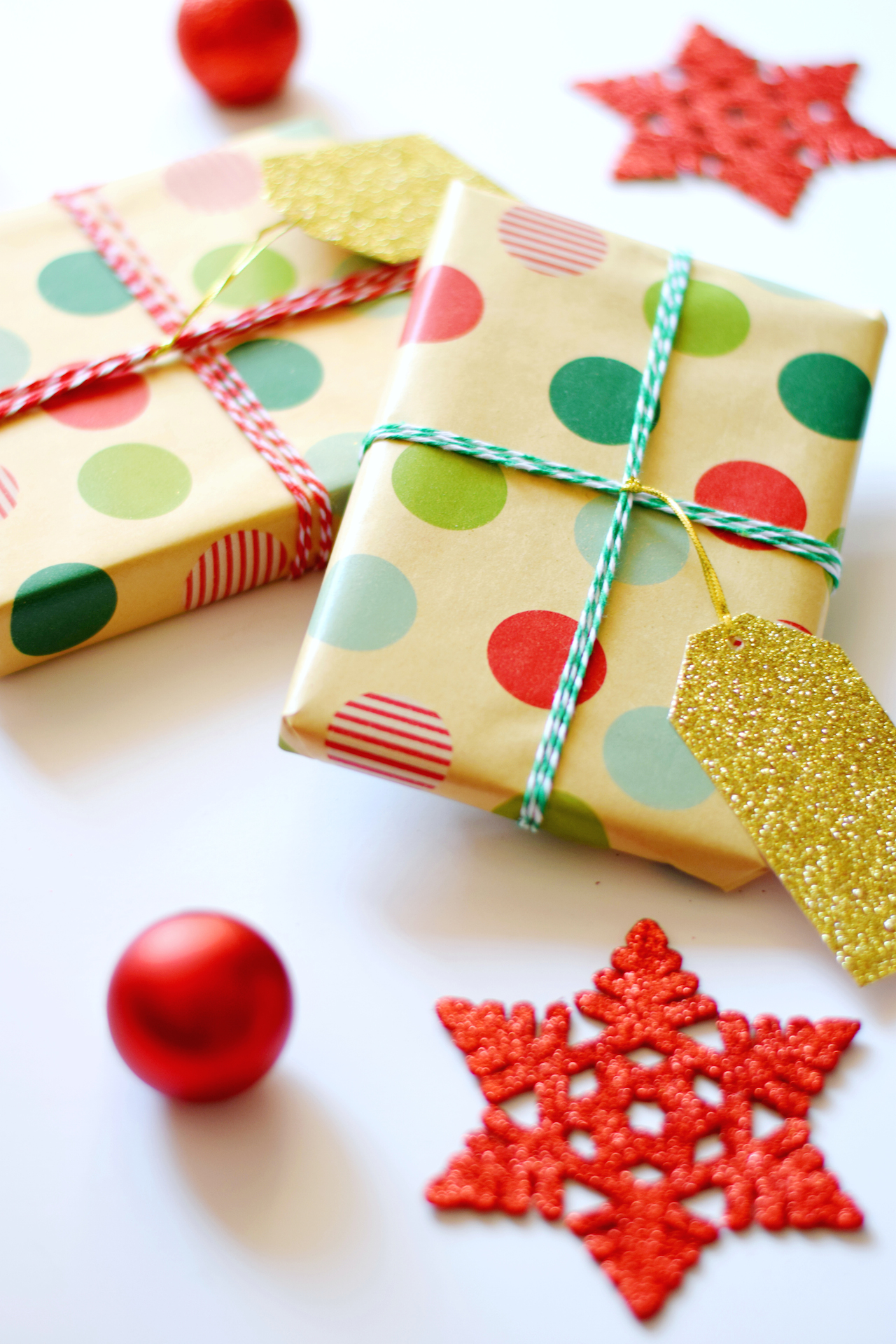 4 Kraft Paper Christmas Gift Wrap Ideas | A Touch of Teal
