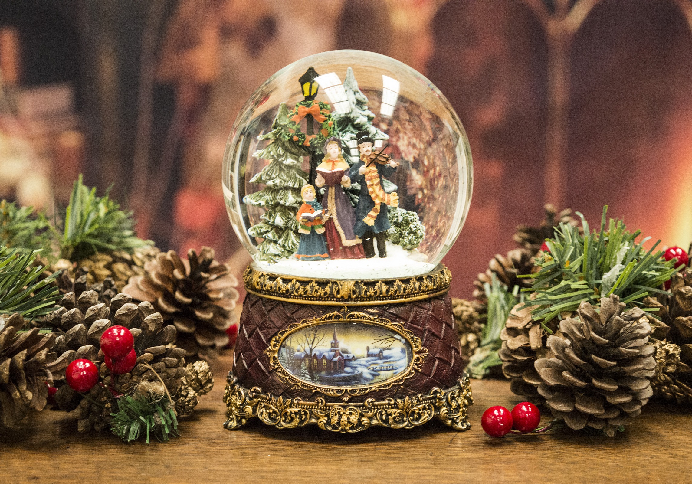 Victorian Christmas Snow Globe Carol Singers (Musical) | Santa Claus ...