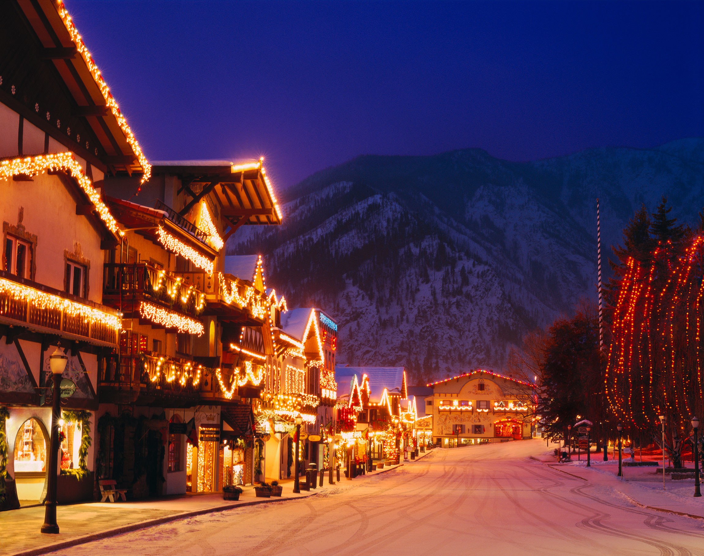 15 American Towns That Host the Best Christmas Celebrations Photos ...