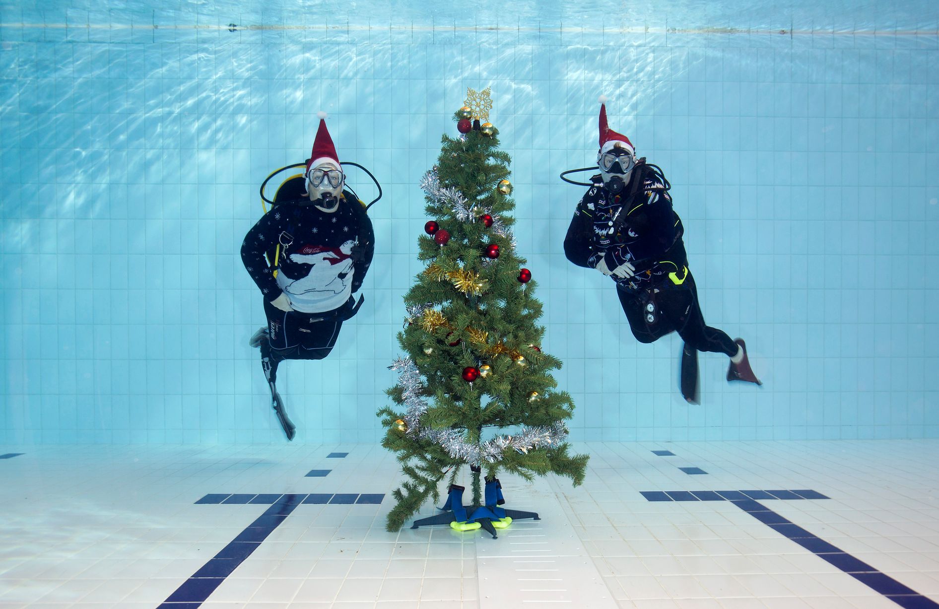 Jo Horrocks decorates a Christmas tree underwater. - Get Surrey
