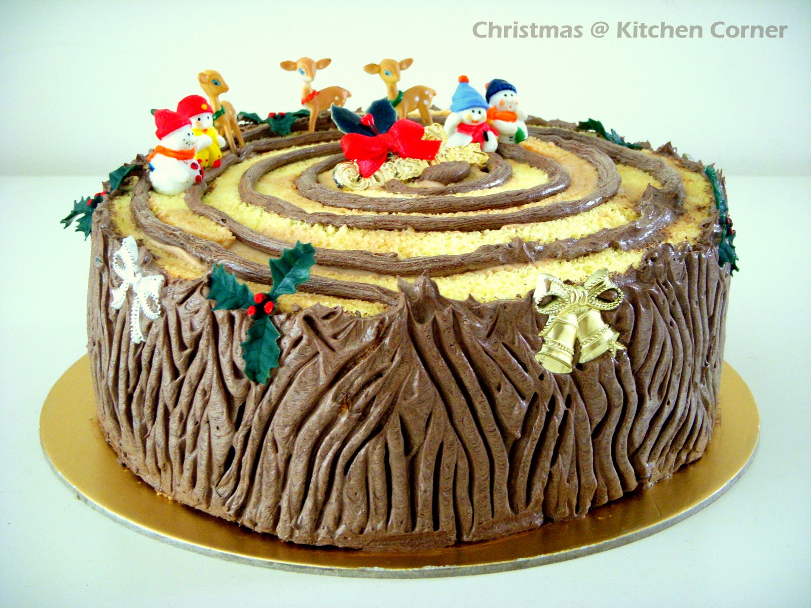 Kitchen Corner: Christmas Log Cake