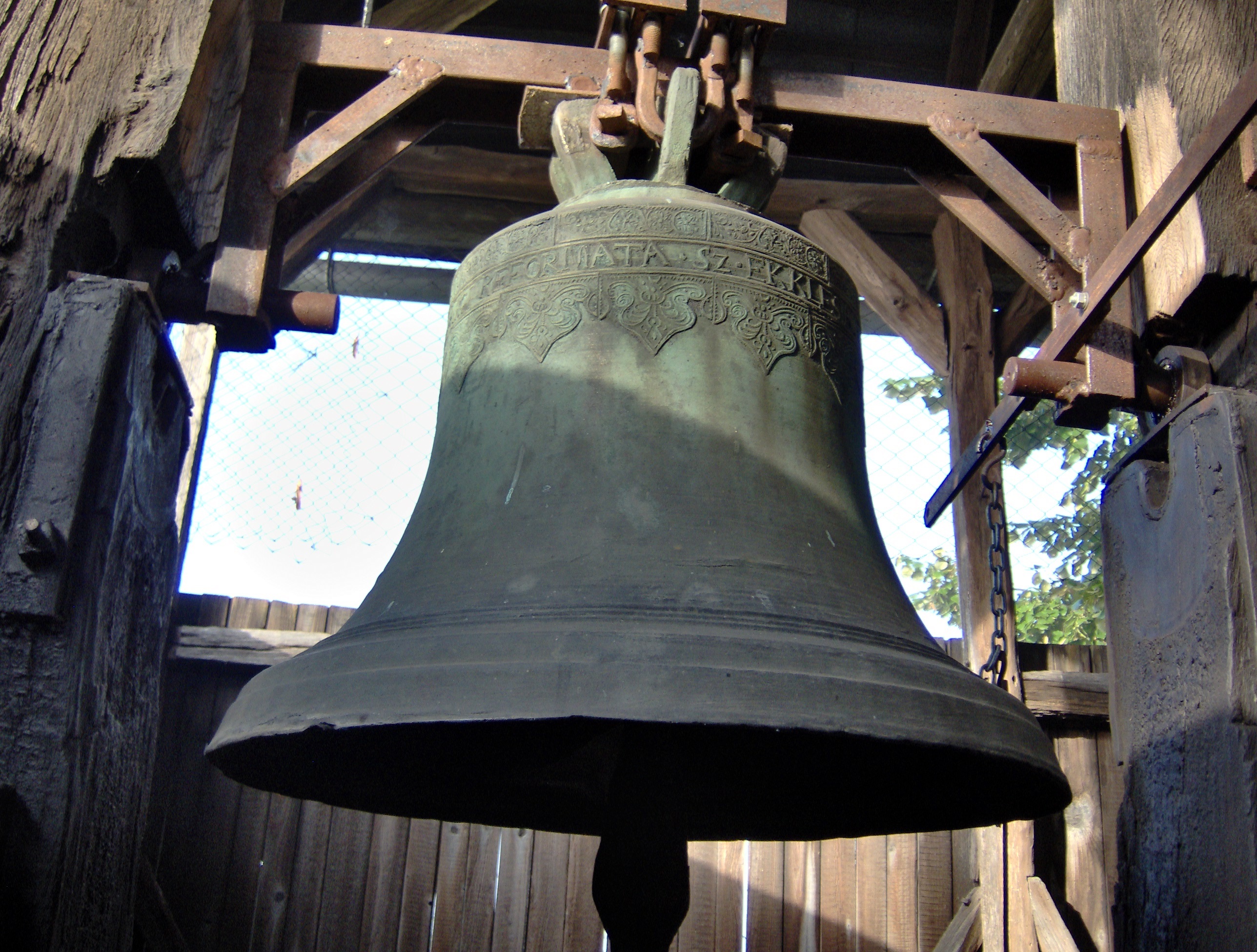 File:Somlyóújlak-ref-church-bell.jpg - Wikimedia Commons