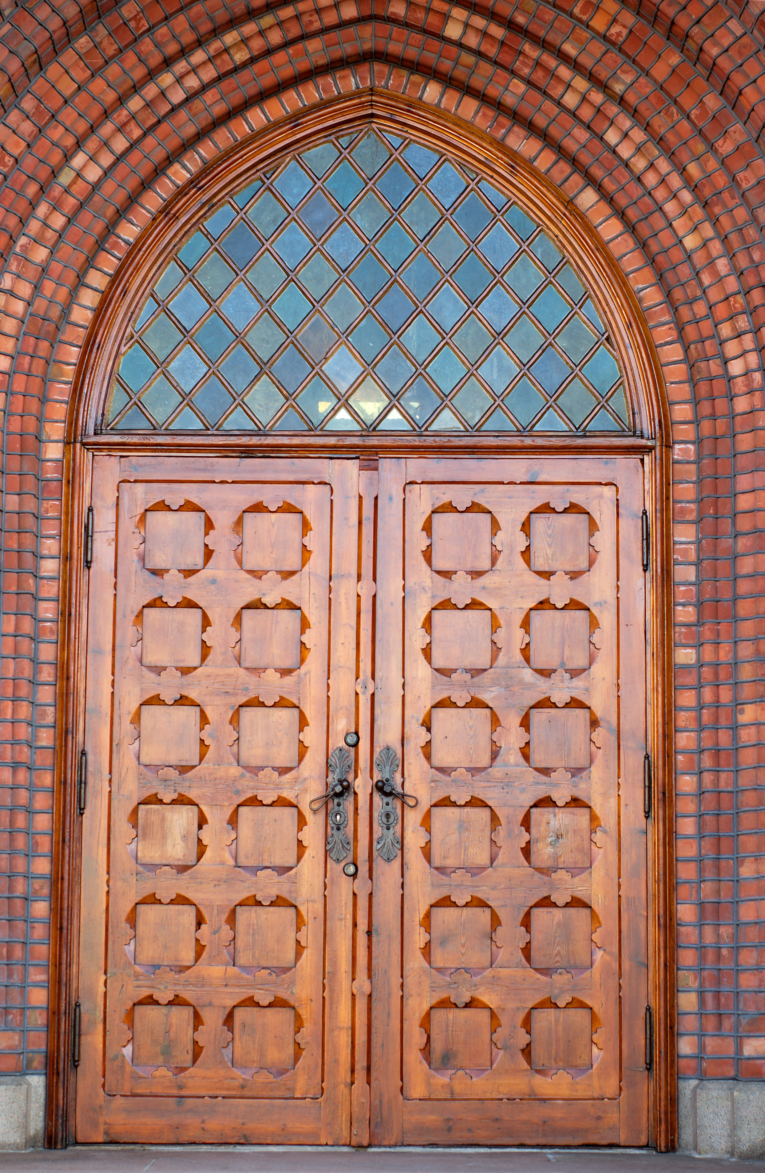 File:Uranienborg church front door.jpg - Wikimedia Commons