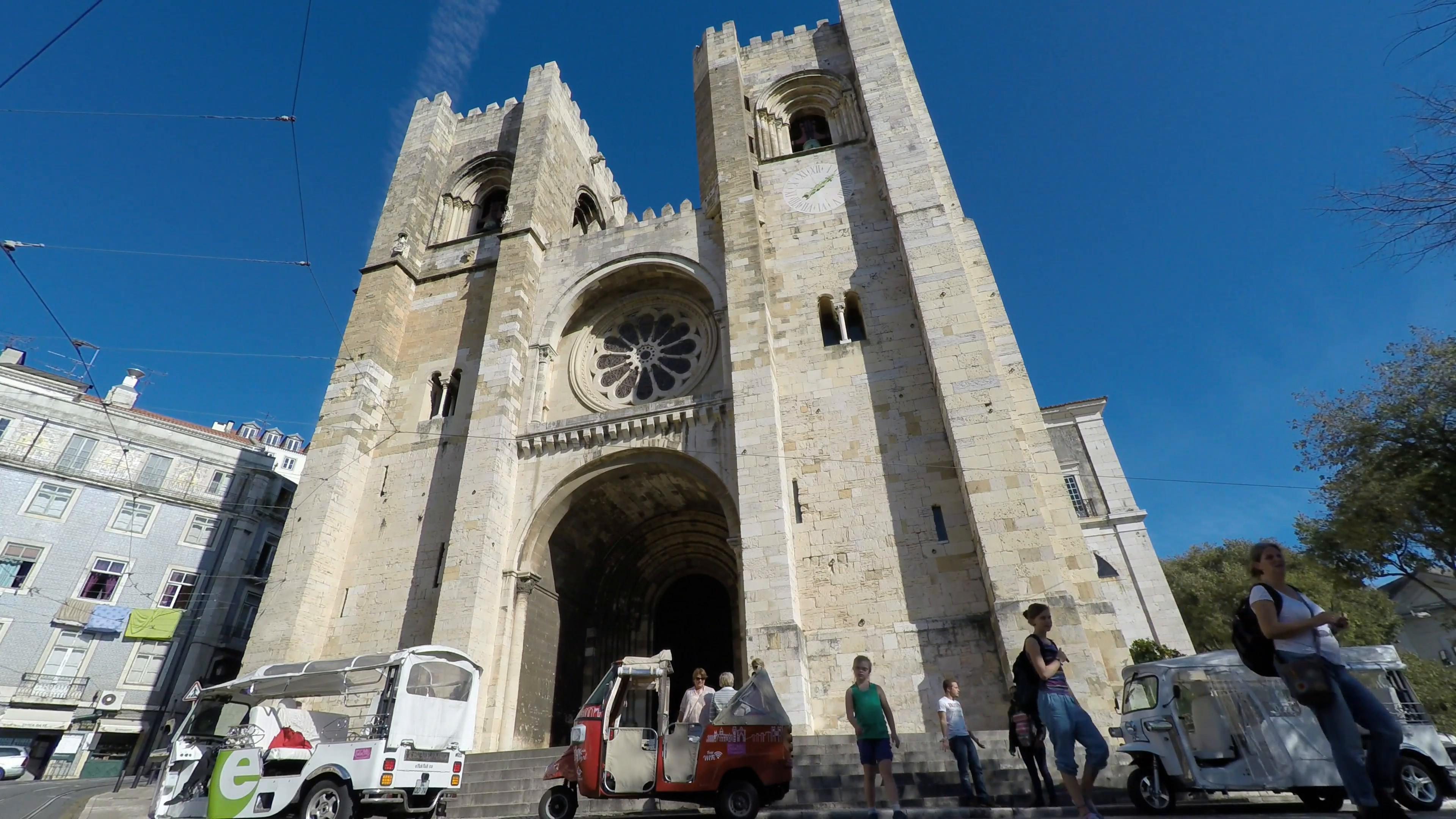 Tourists and tuk tuks in front of the Se Cathedral LISBON, PORTUGAL ...