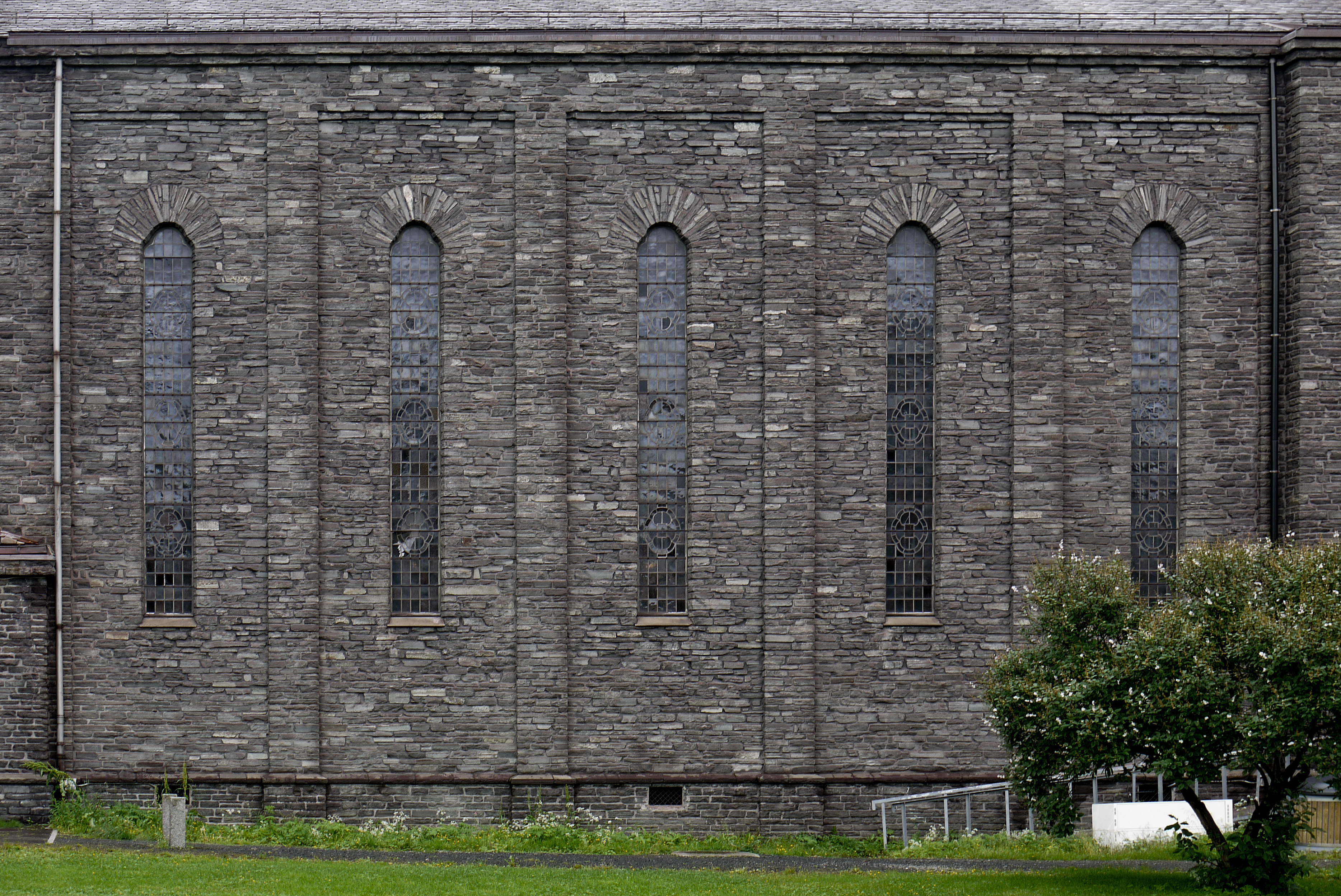 File:Narviks kirke-church wall.jpg - Wikimedia Commons
