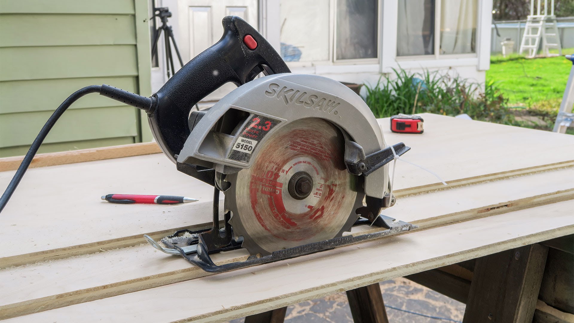 Perfect Cuts With A Circular Saw - 200 - YouTube