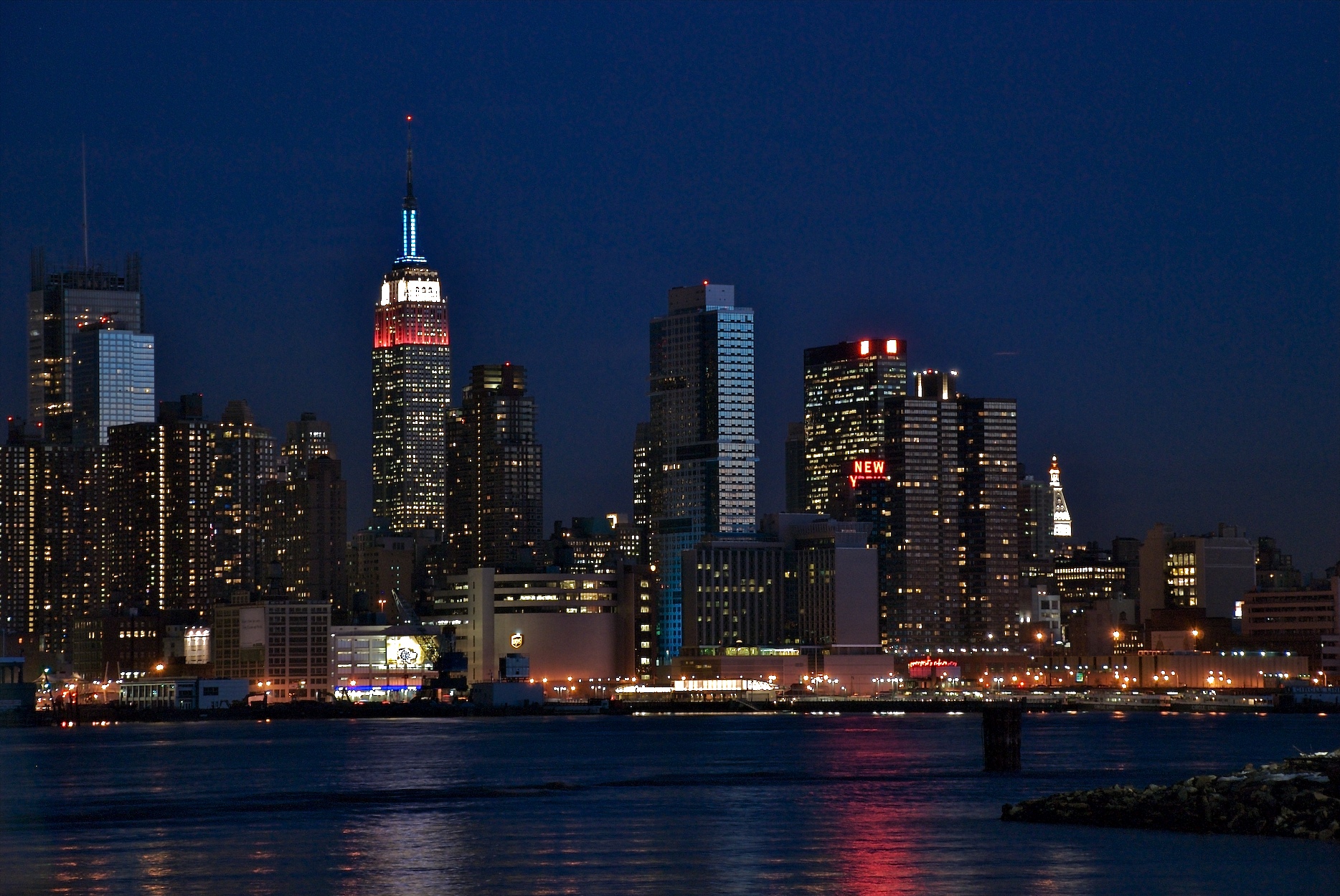 File:New York City at night-0.jpg - Wikimedia Commons