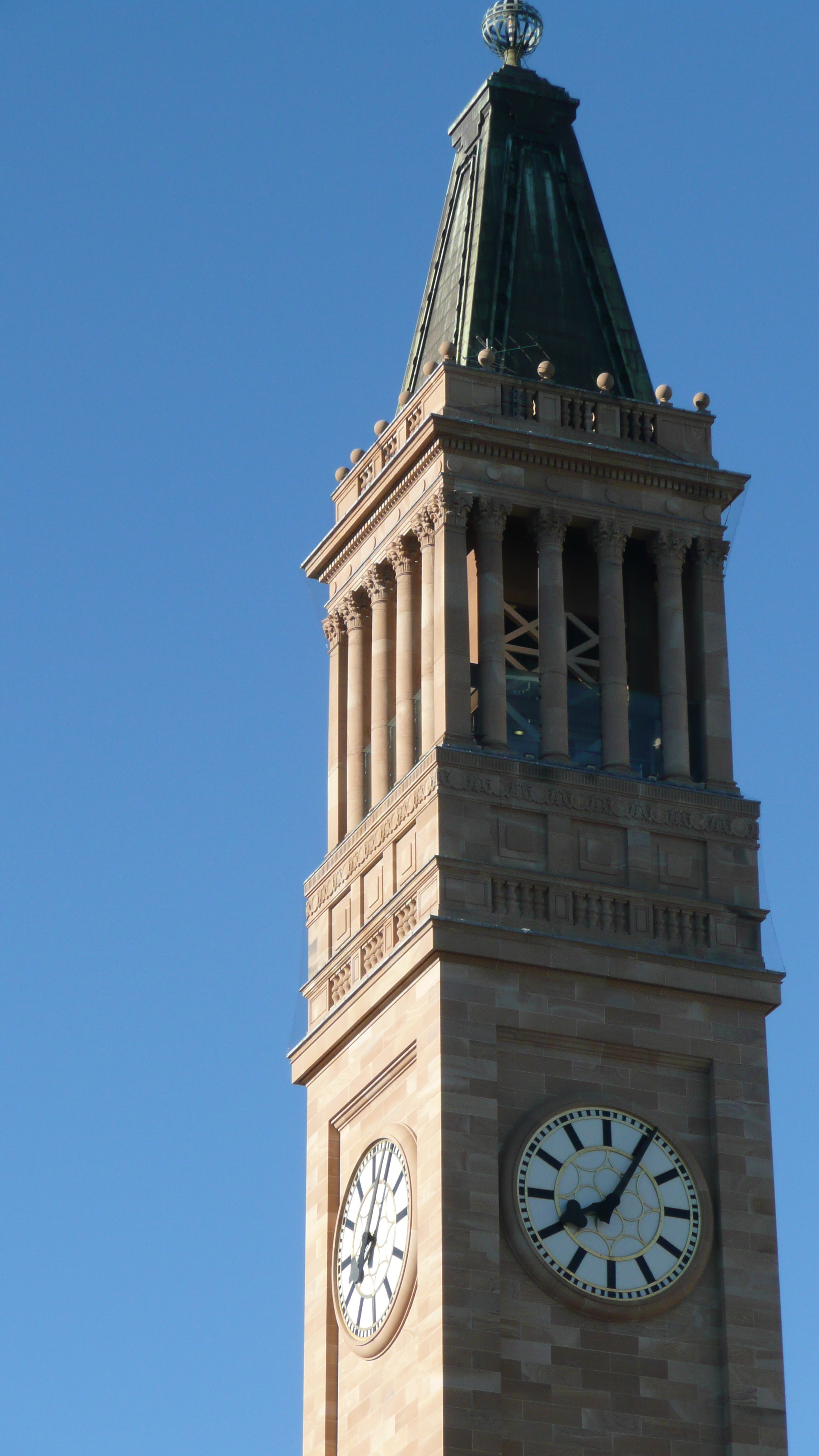 File:Brisbane city hall tower clock.jpg - Wikimedia Commons
