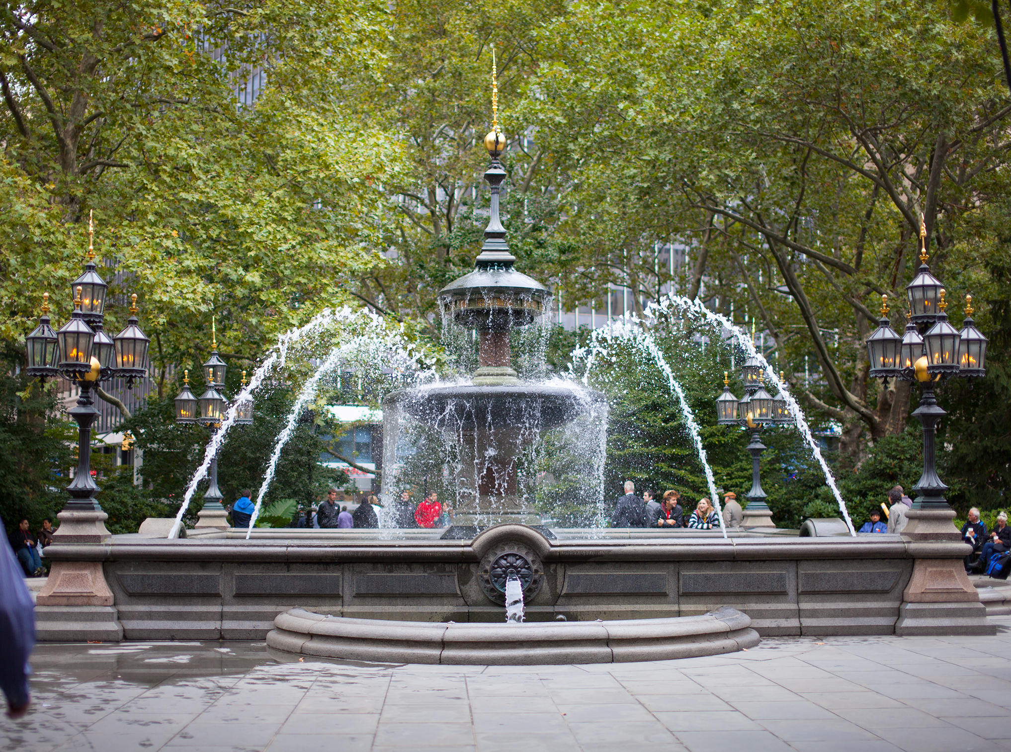 File:City Hall Park Fountain New York City.jpg - Wikimedia Commons