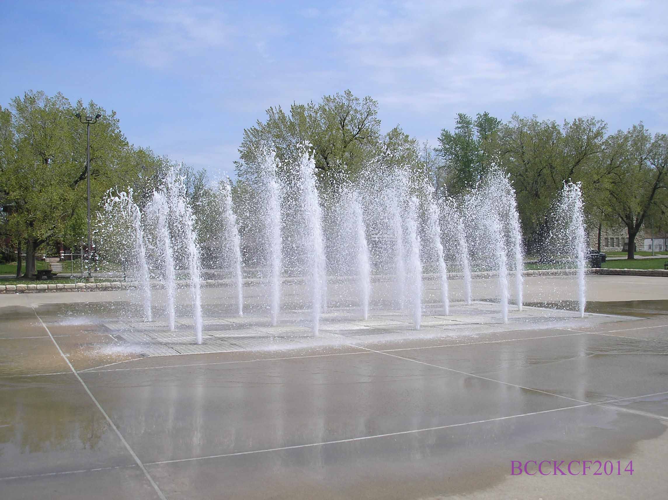 Concourse Fountain | Hunting Fountains in Kansas City