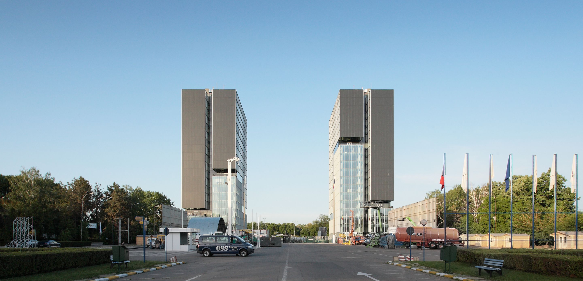 City Gate / Westfourth Architecture | ArchDaily