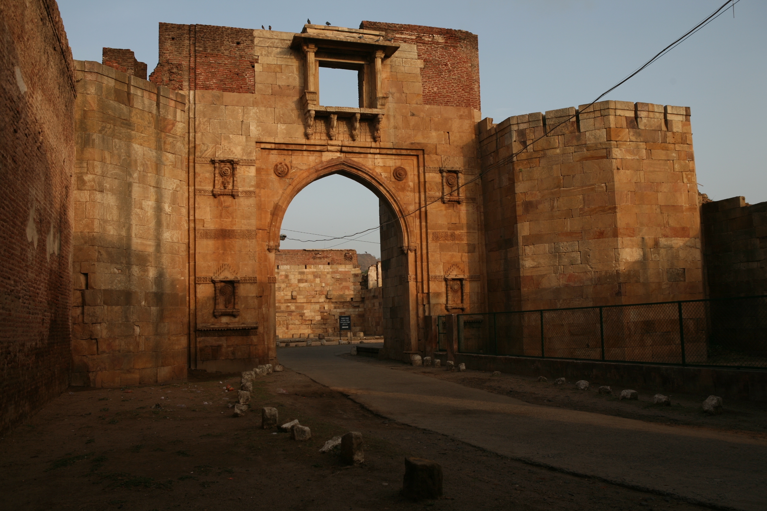 File:City Gate of old Champaner city.jpg - Wikimedia Commons