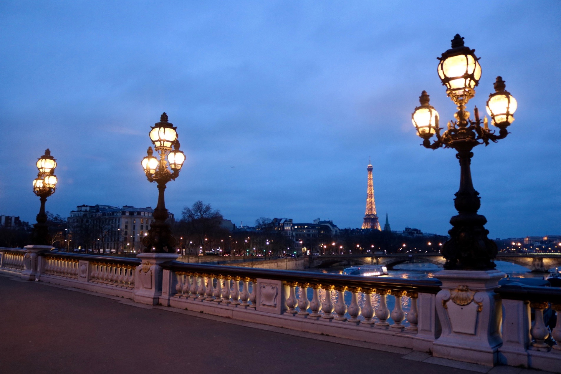 Embracing Winter - Love in the City of Lights