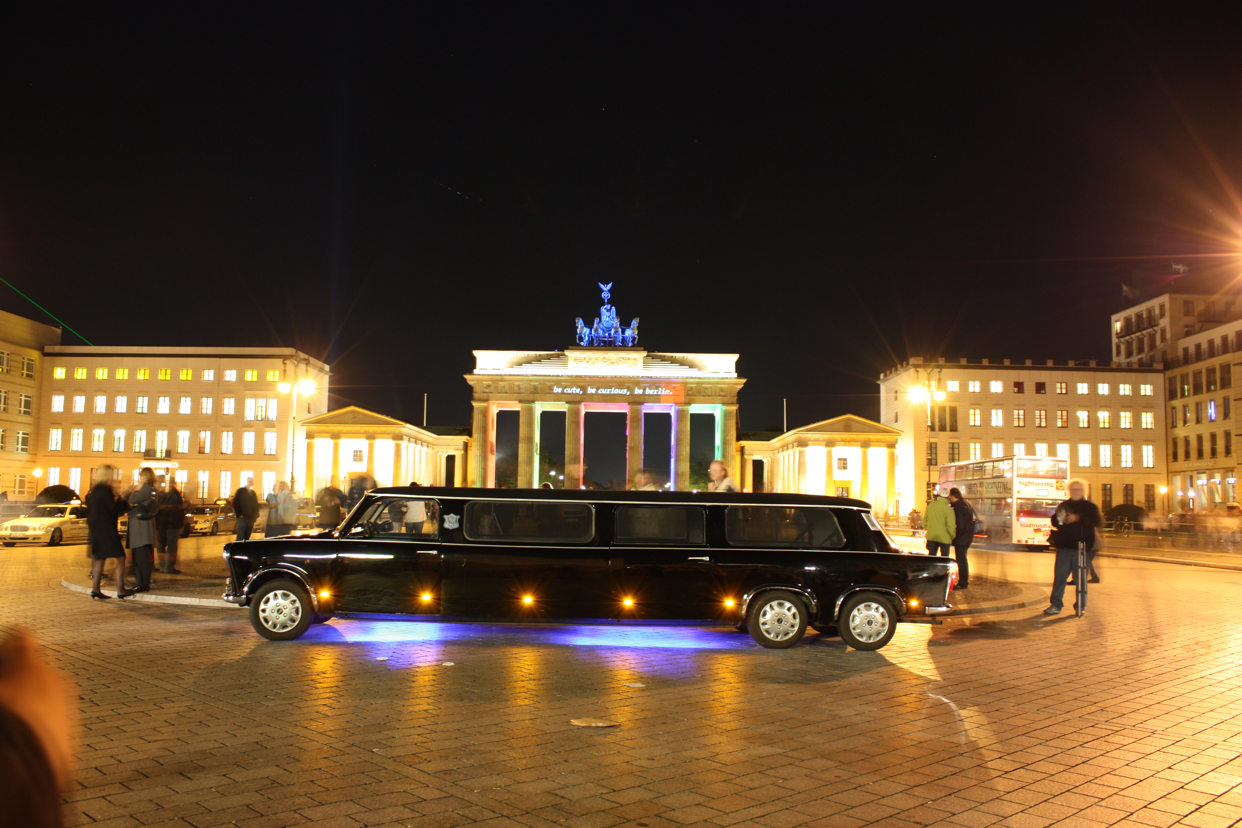 File:Trabi-XXL-Trabant-City of Lights-Berlin-2008.jpg - Wikimedia ...