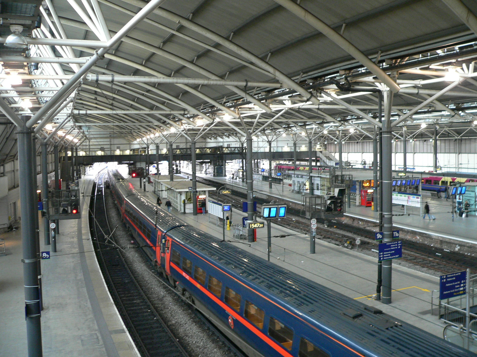 File:Overview of Leeds City railway station 13.jpg - Wikimedia Commons