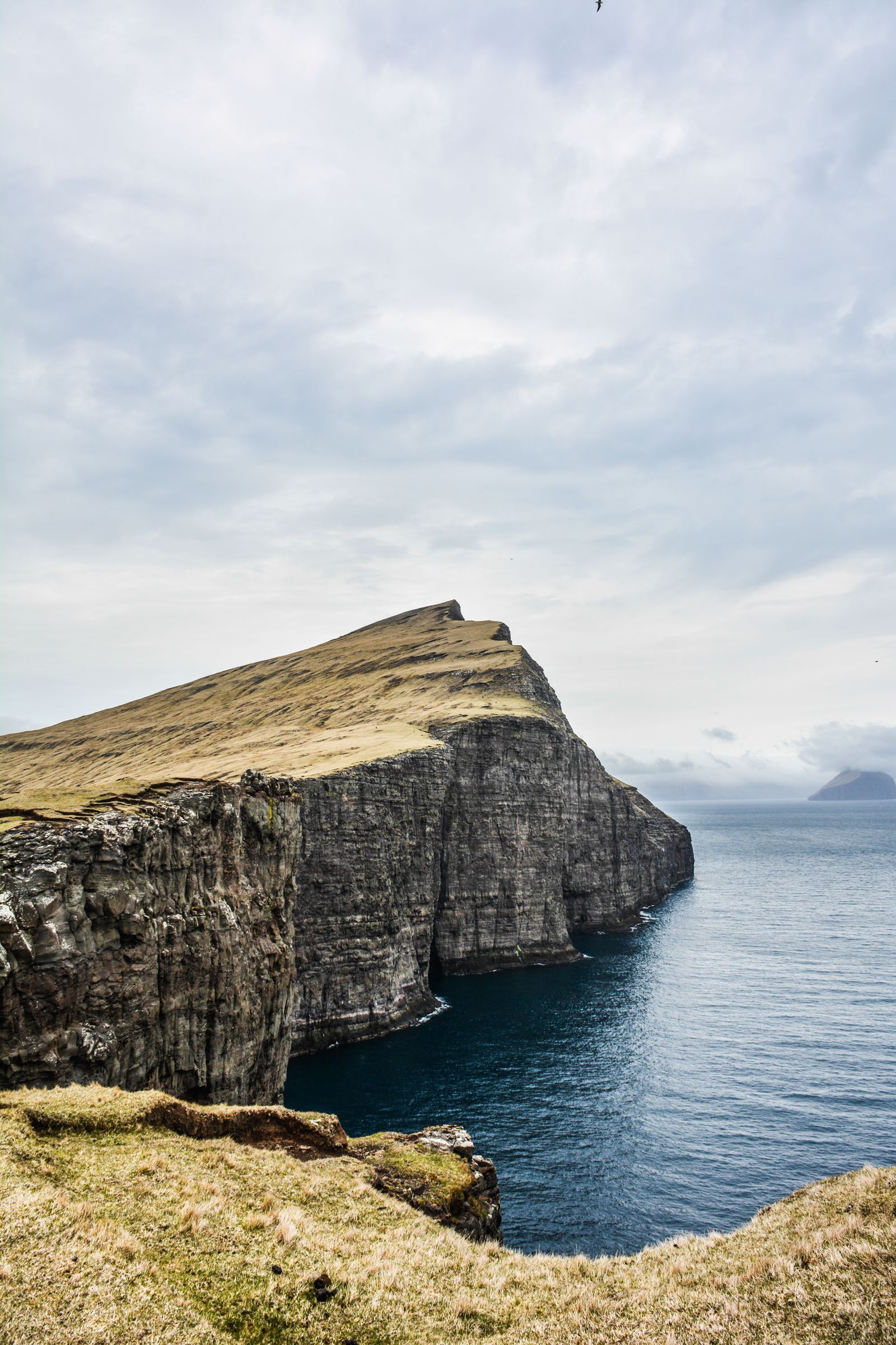 How To See The Cliff Lake In The Faroe Islands – Sørvágsvatn | Faroe ...