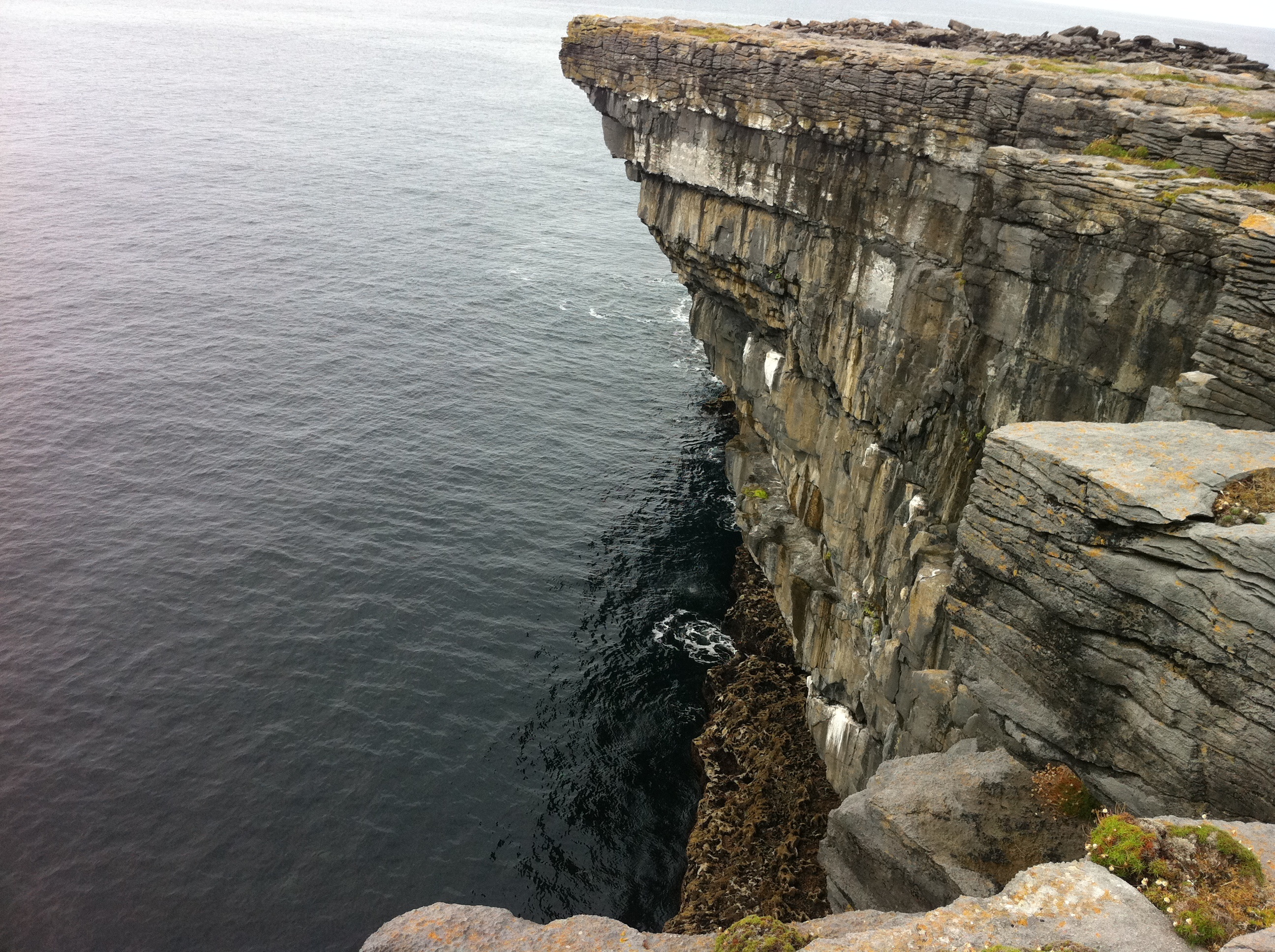 File:Cliff edge at Black Fort (6030575221).jpg - Wikimedia Commons