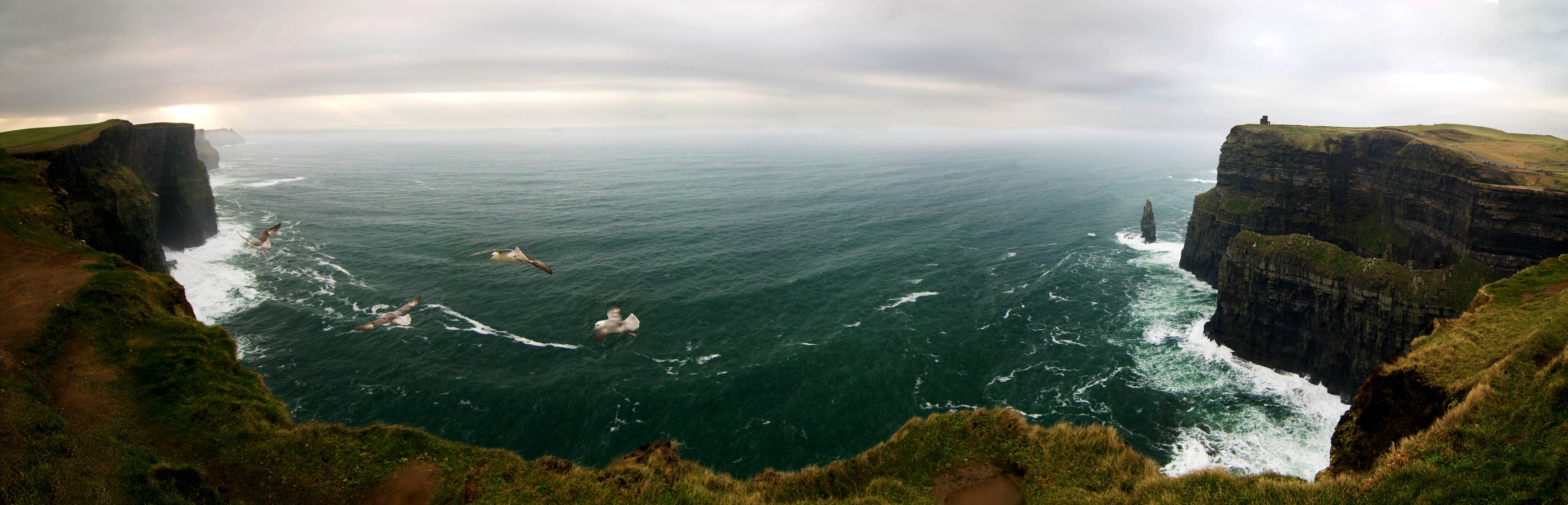 File:Panorama of Cliffs of Moher (2258424507).jpg - Wikimedia Commons