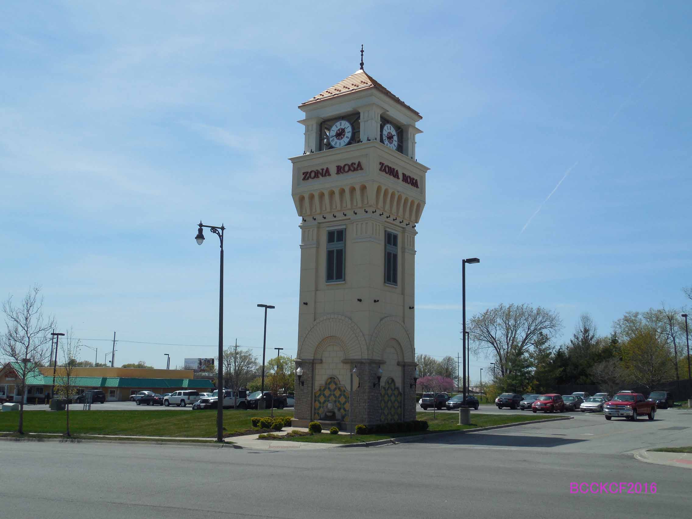 Zona Rosa Clock Tower Fountain | Hunting Fountains in Kansas City