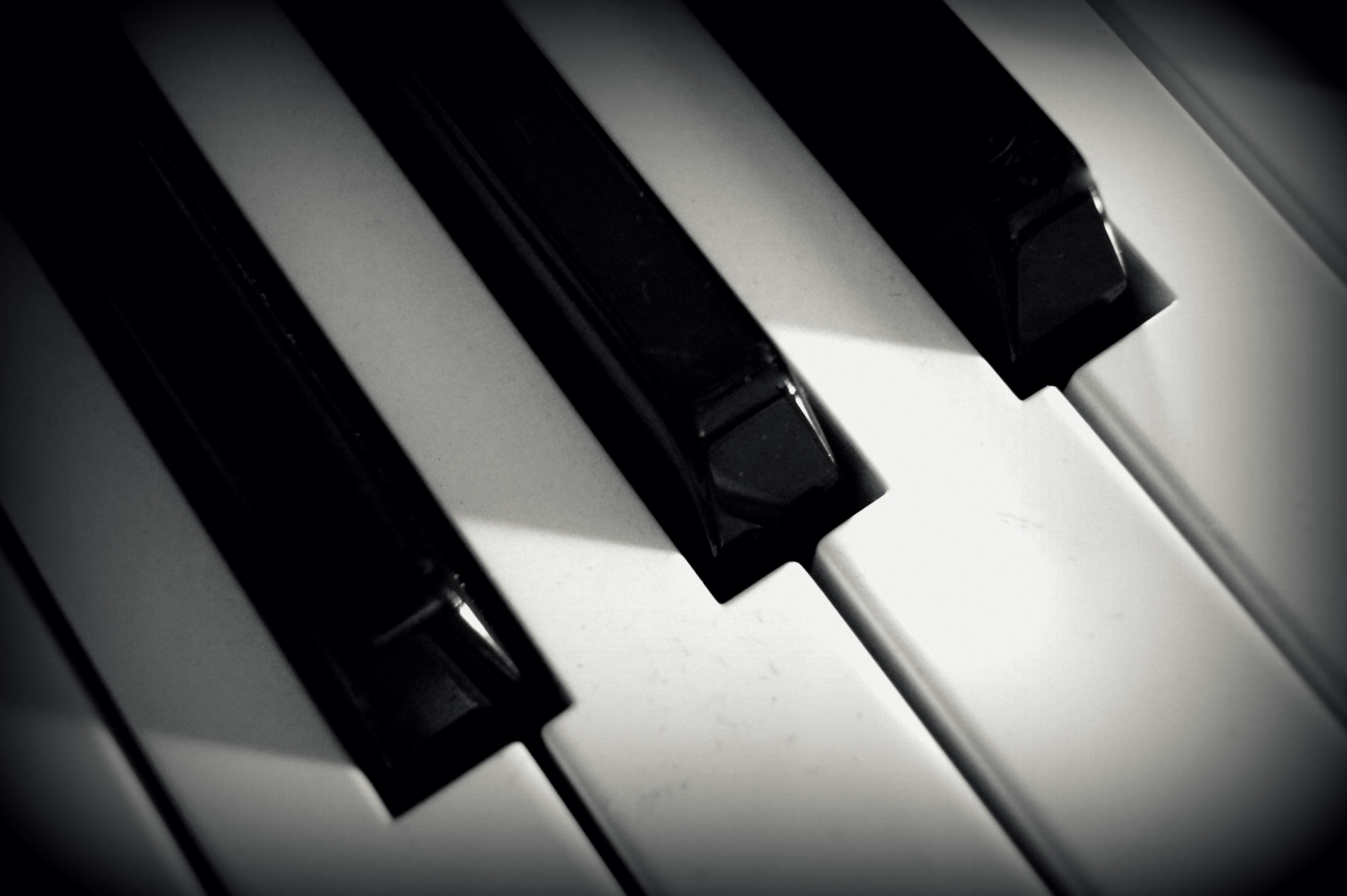 Фортепиано черные клавиши. Клавиатура рояля. Пианино чёрно белое. Клавиши пианино. Фортепиано.